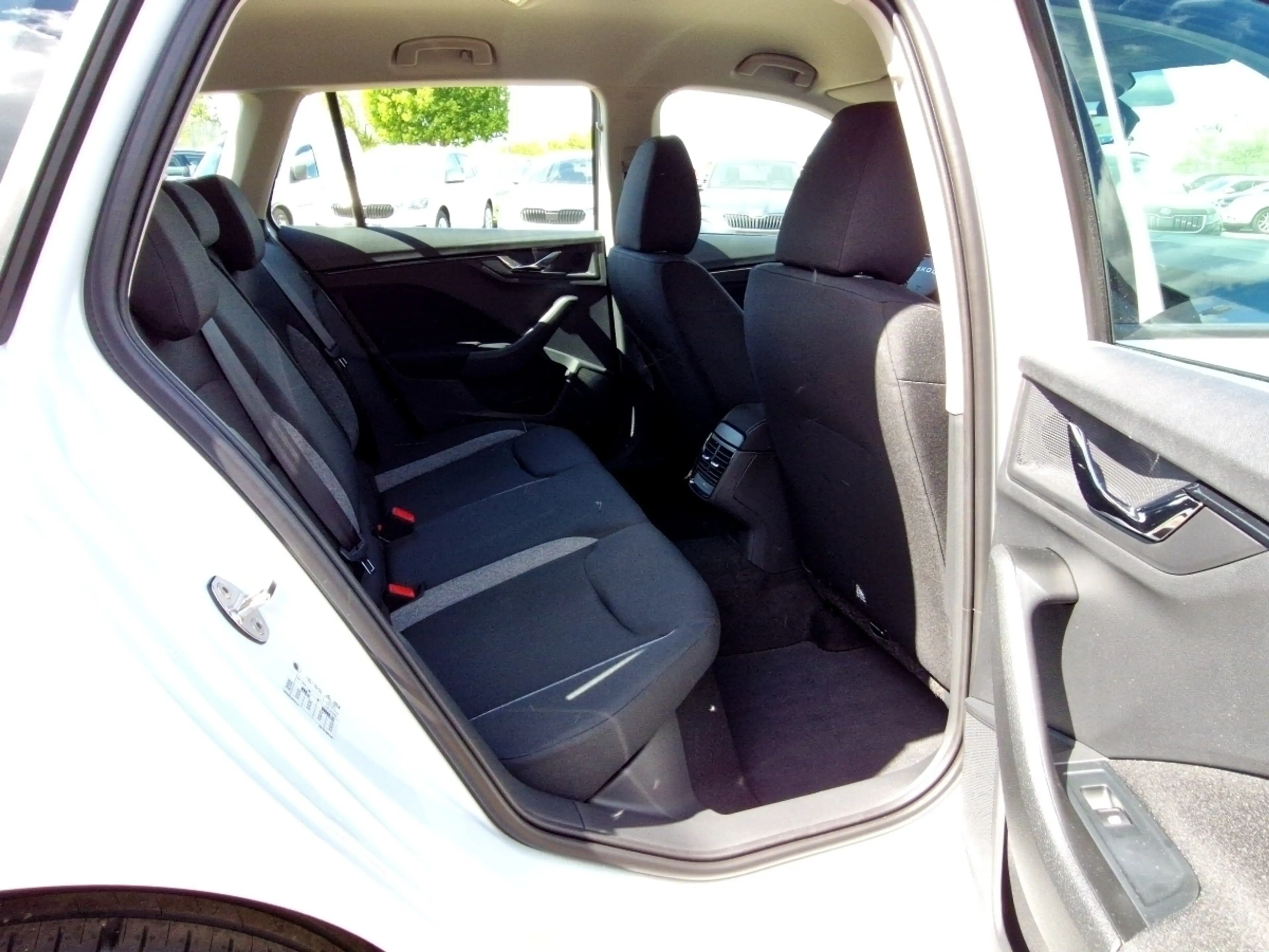 Skoda Kamiq 1.0 TSI Essence LED Klima Sitzheizung PDC — photo 9