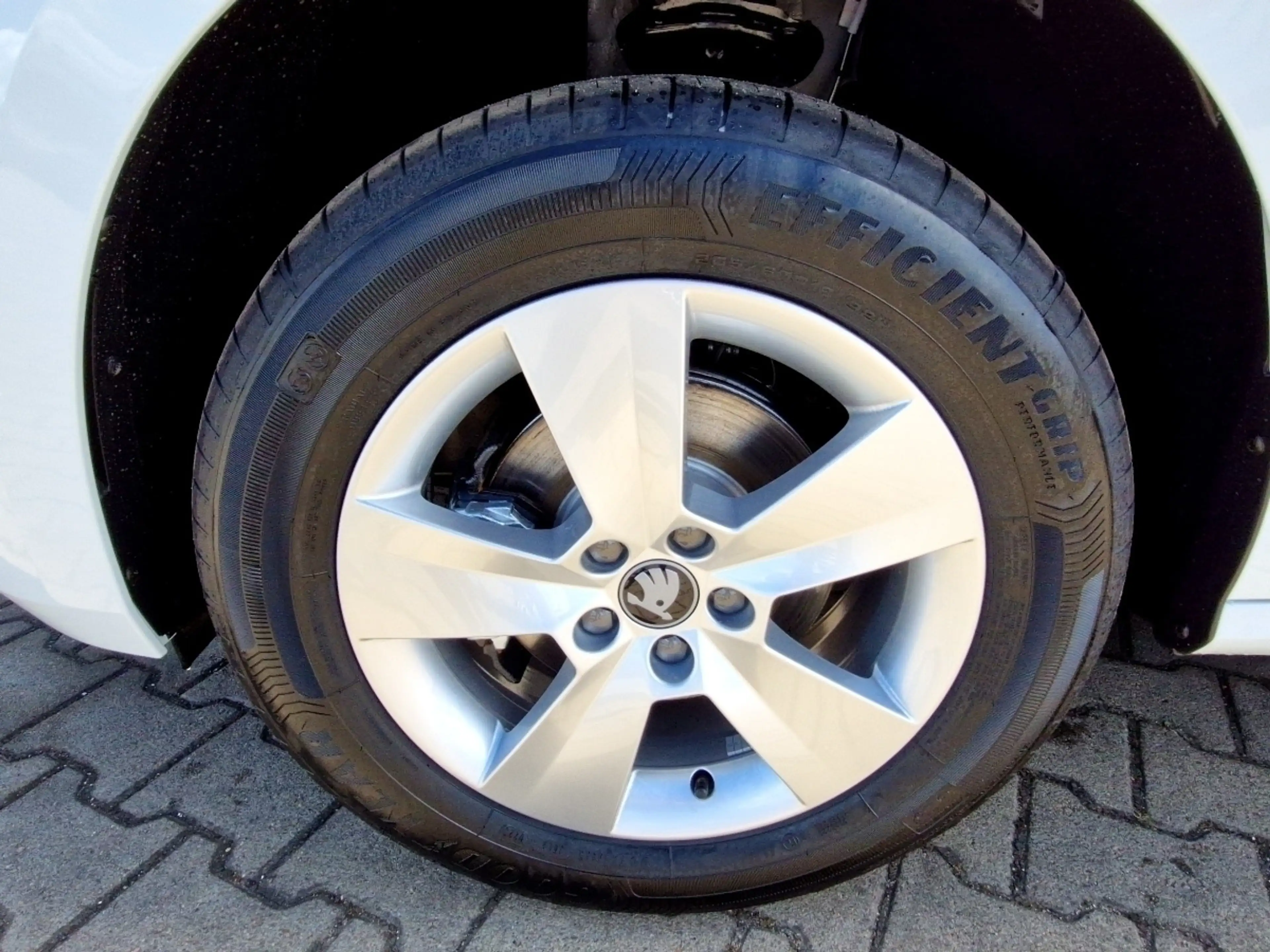 Skoda Kamiq 1.0 TSI Essence LED Klima Sitzheizung PDC — photo 14