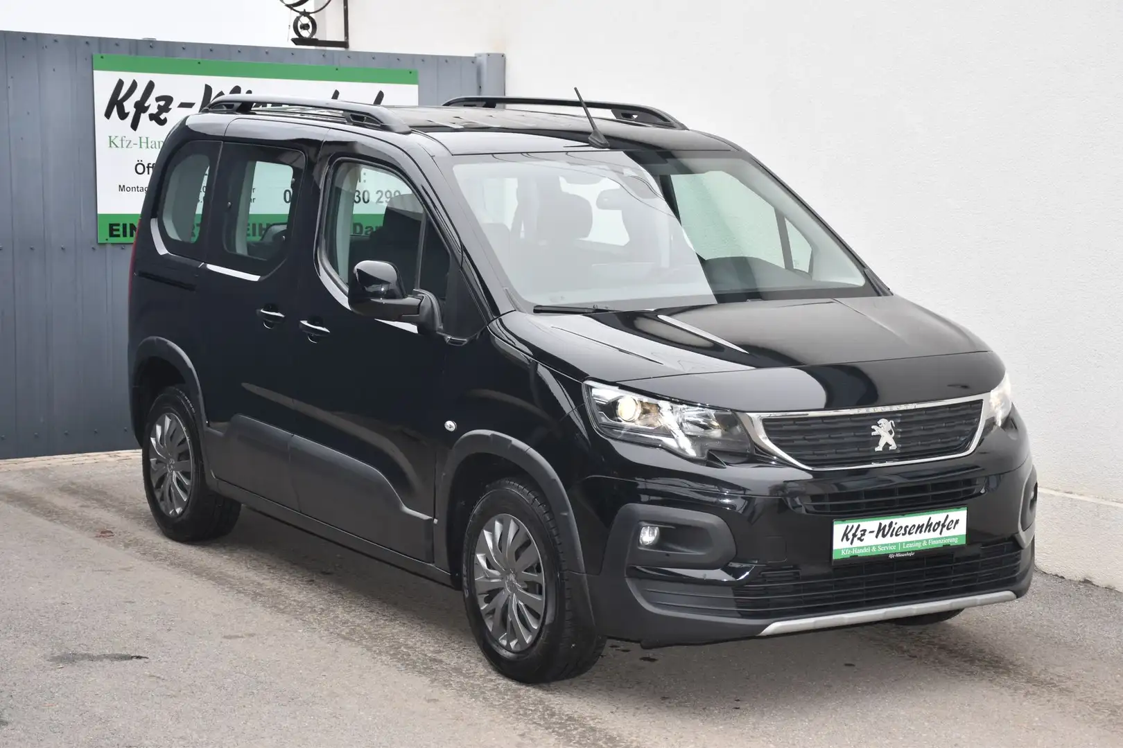 Peugeot Rifter 1.2 PureTech 110 Allure L1 Schwarz - 1