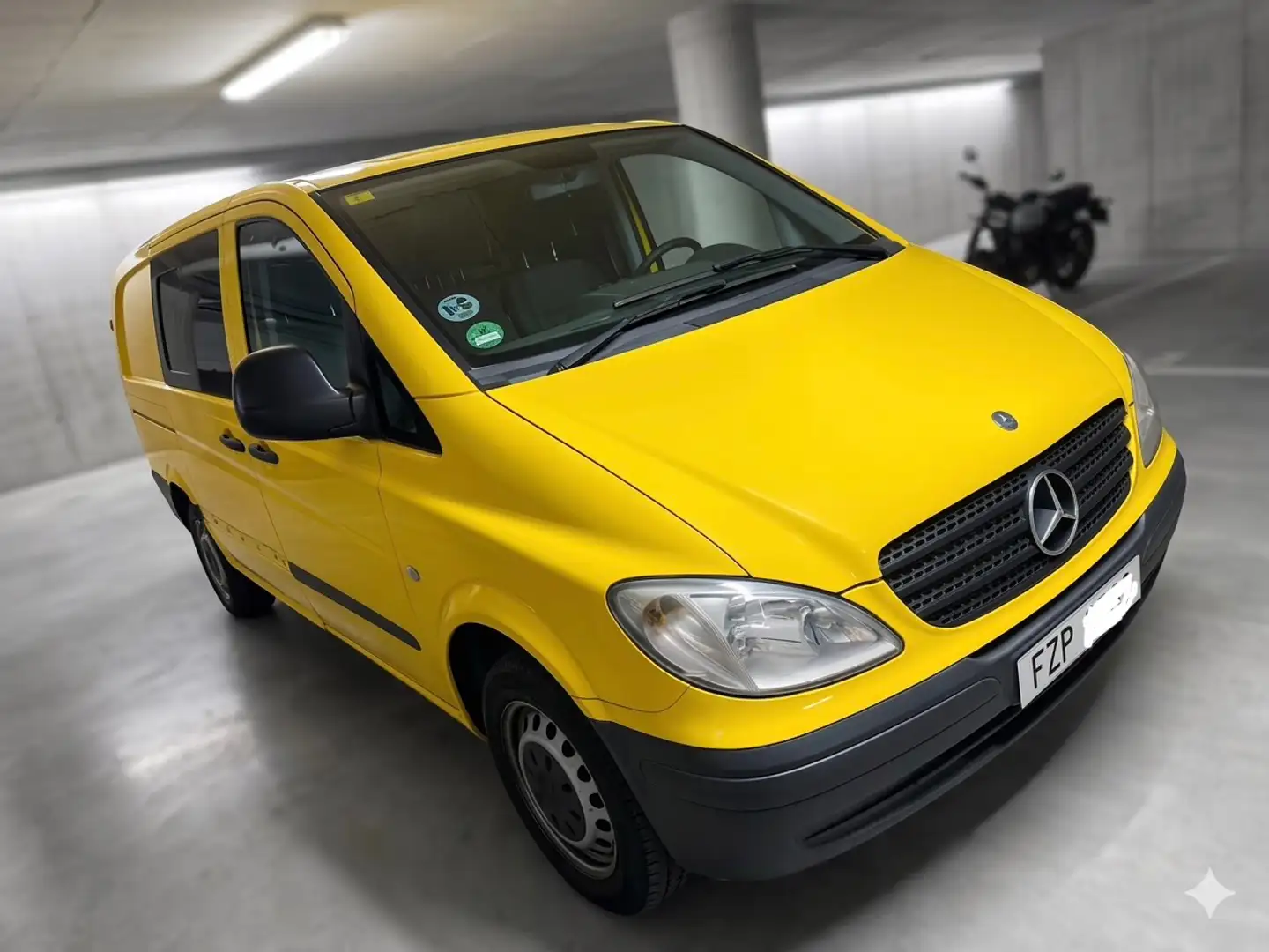 Mercedes-Benz Vito Vito Furgón 4x4 115CDI Extralarga Amarillo - 2