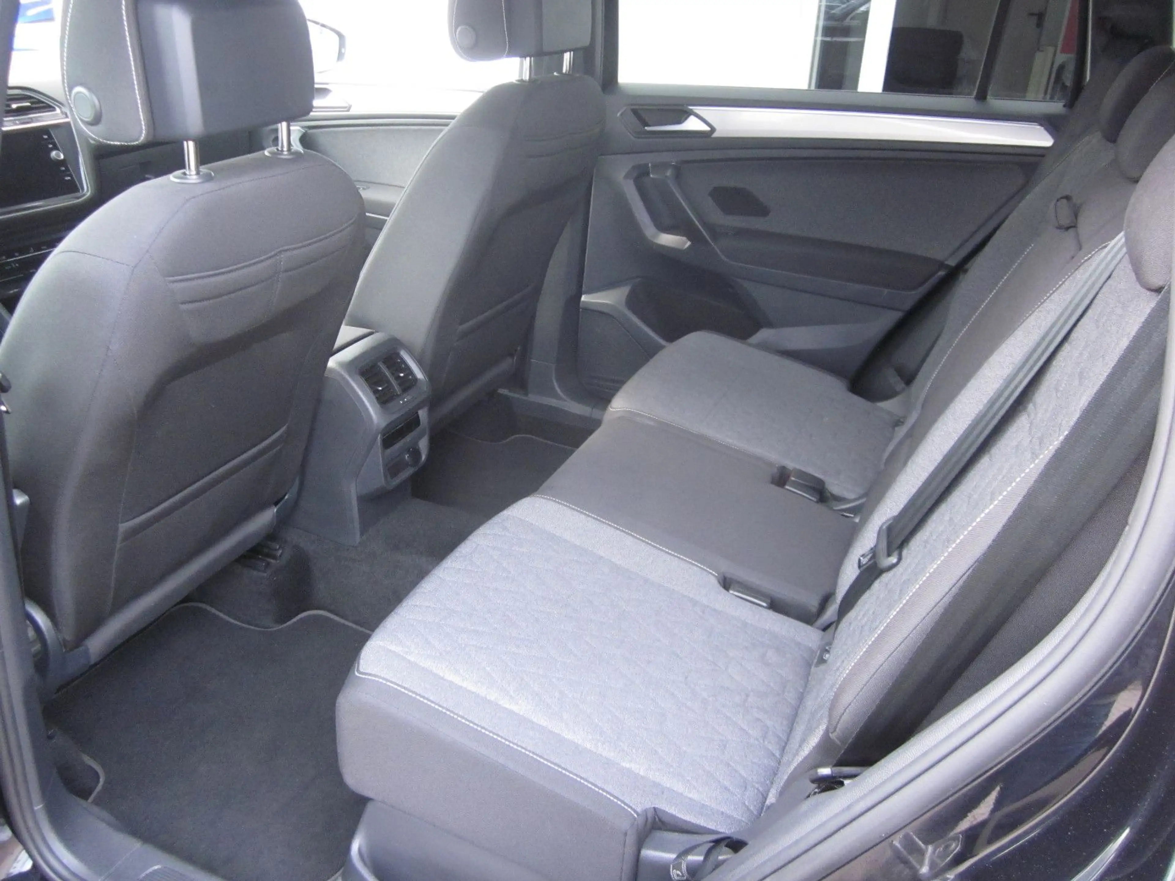 Volkswagen Tiguan Allspace +19"+AHK+MATRIX+SOUND+NAVI+SHZ — photo 12