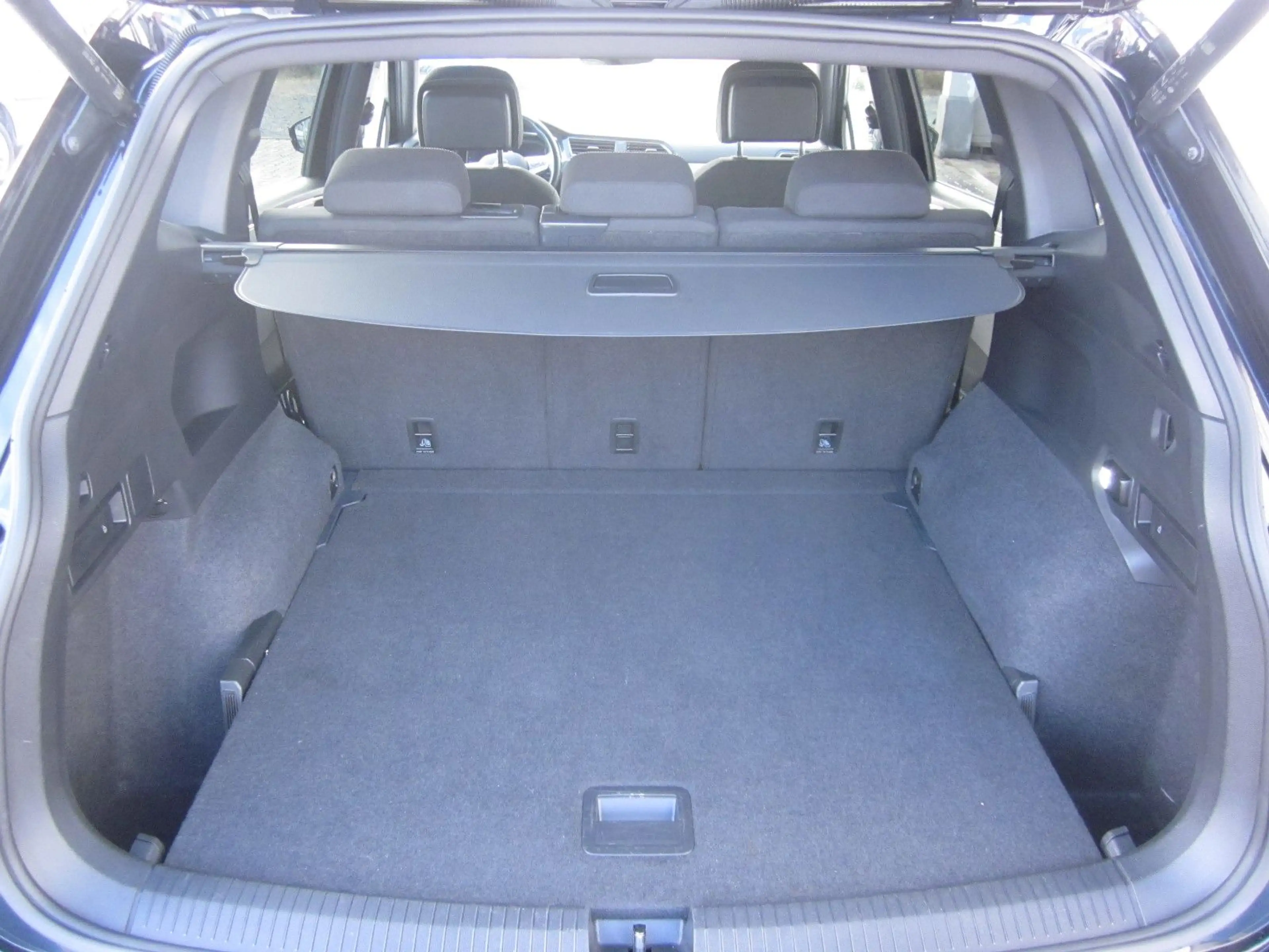 Volkswagen Tiguan Allspace +19"+AHK+MATRIX+SOUND+NAVI+SHZ — photo 9