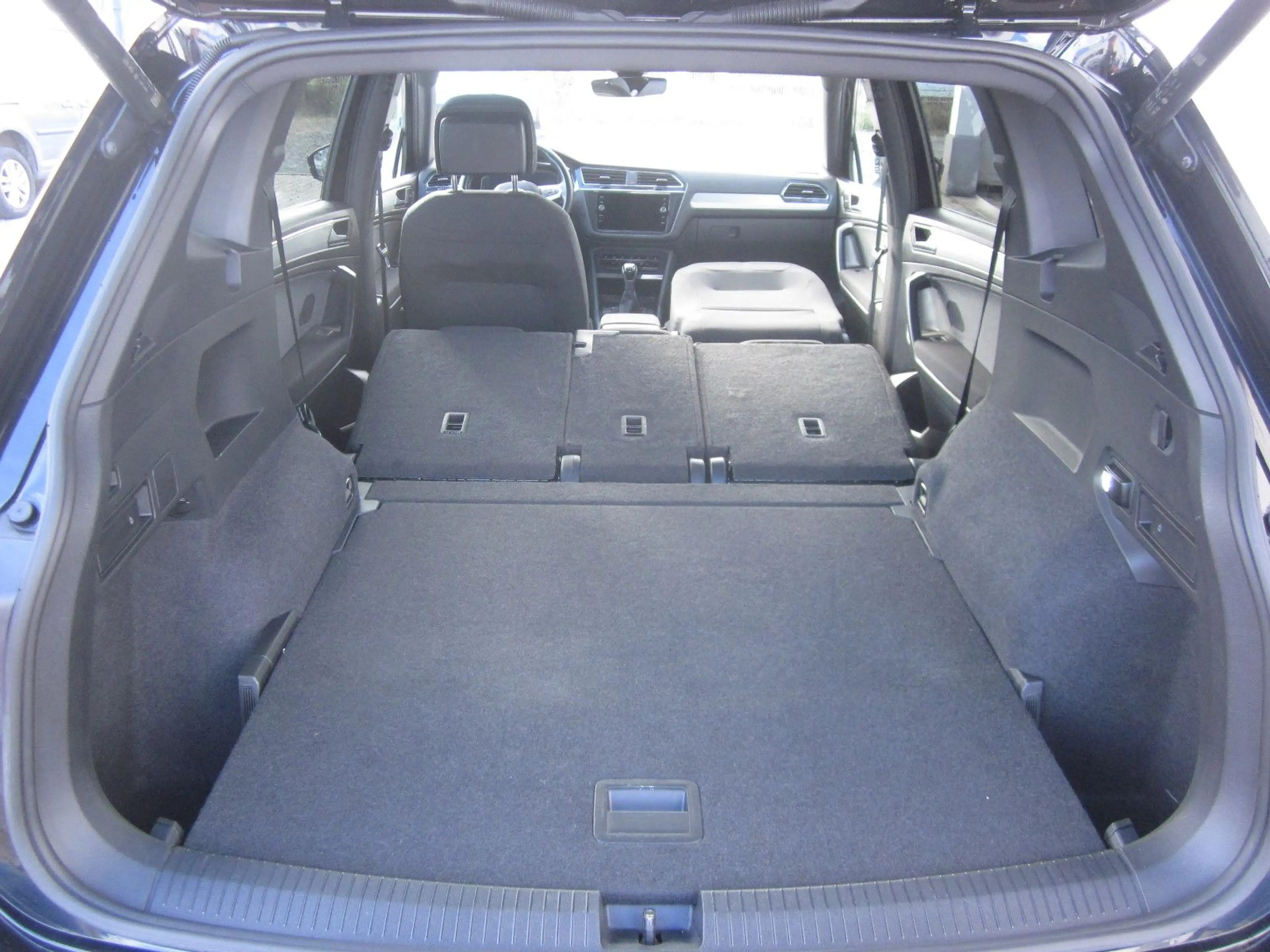 Volkswagen Tiguan Allspace +19"+AHK+MATRIX+SOUND+NAVI+SHZ — photo 10