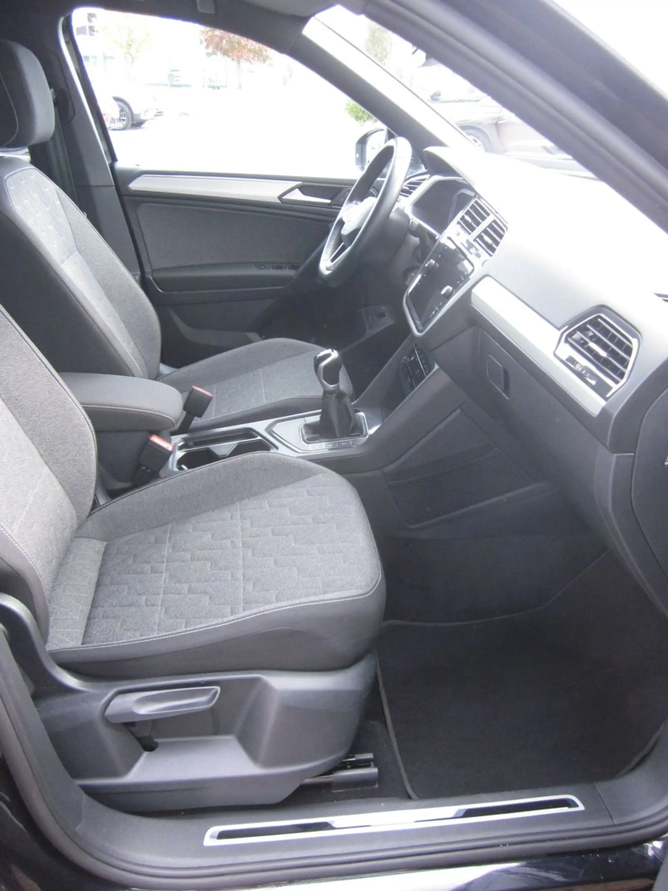 Volkswagen Tiguan Allspace +19"+AHK+MATRIX+SOUND+NAVI+SHZ — photo 14