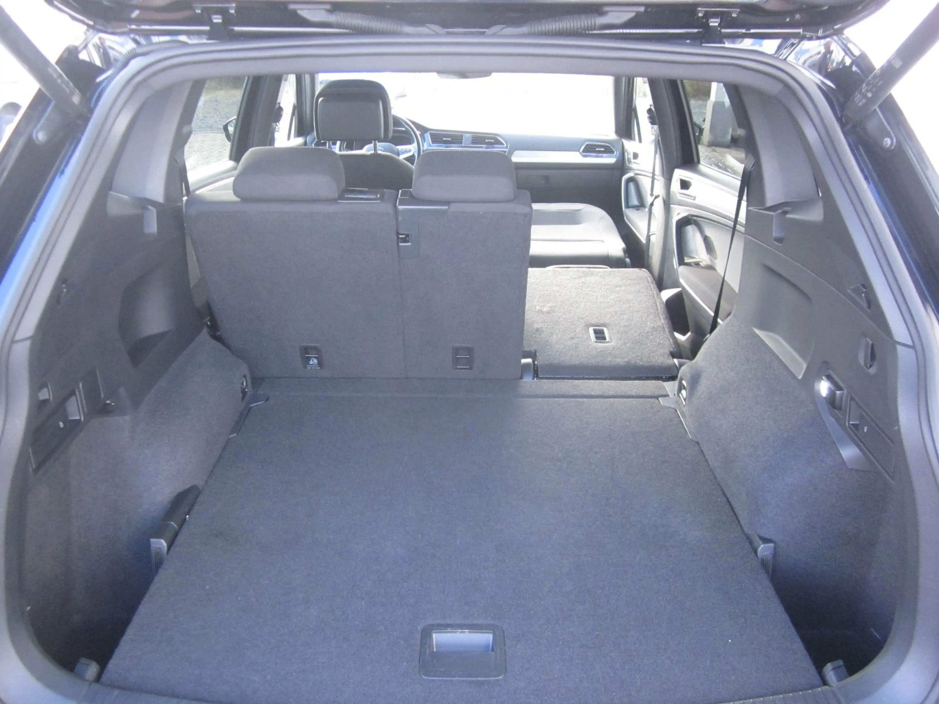 Volkswagen Tiguan Allspace +19"+AHK+MATRIX+SOUND+NAVI+SHZ — photo 11