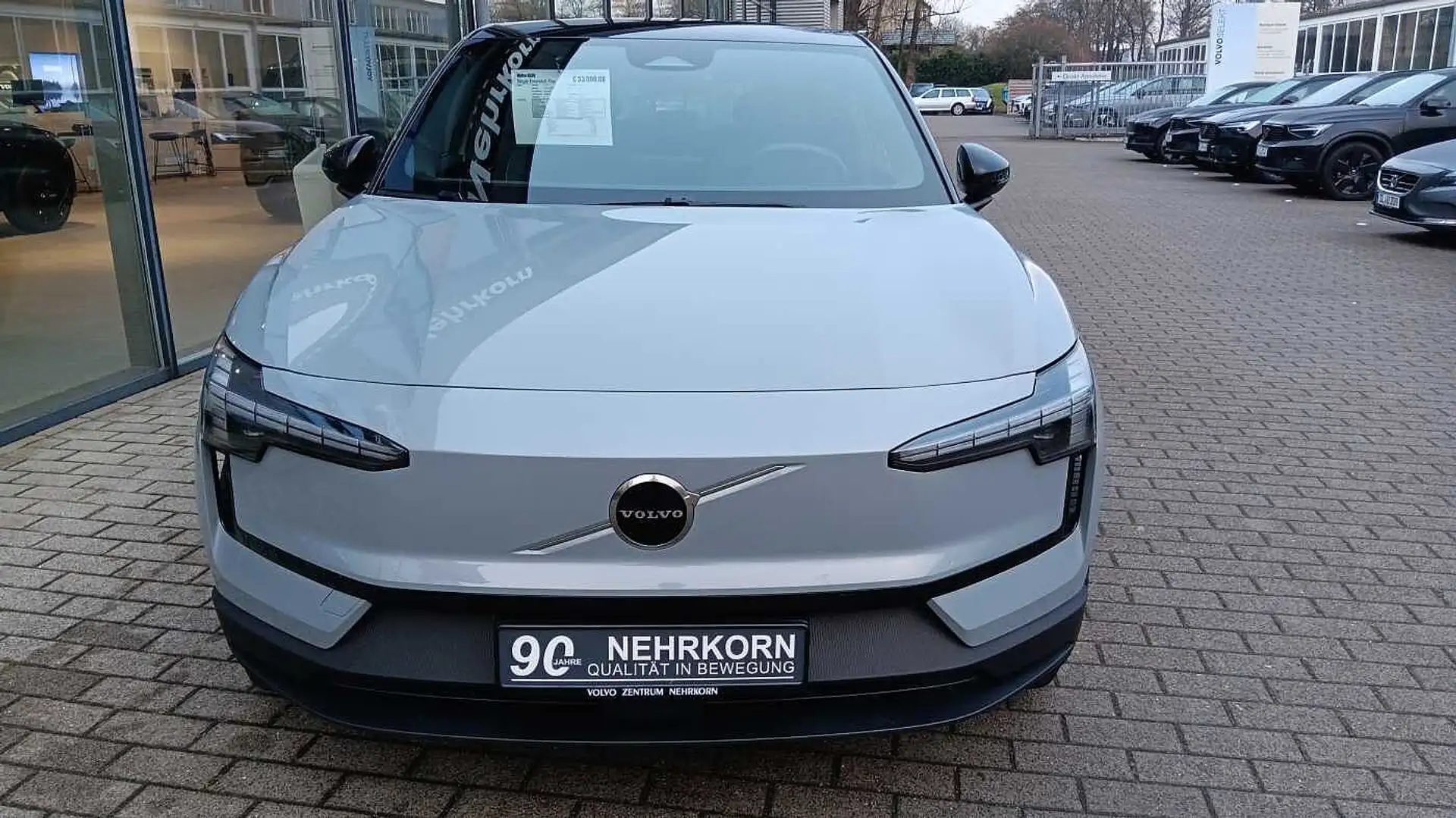 Volvo EX30 Single M. Extended Range RWD Plus Grau - 2