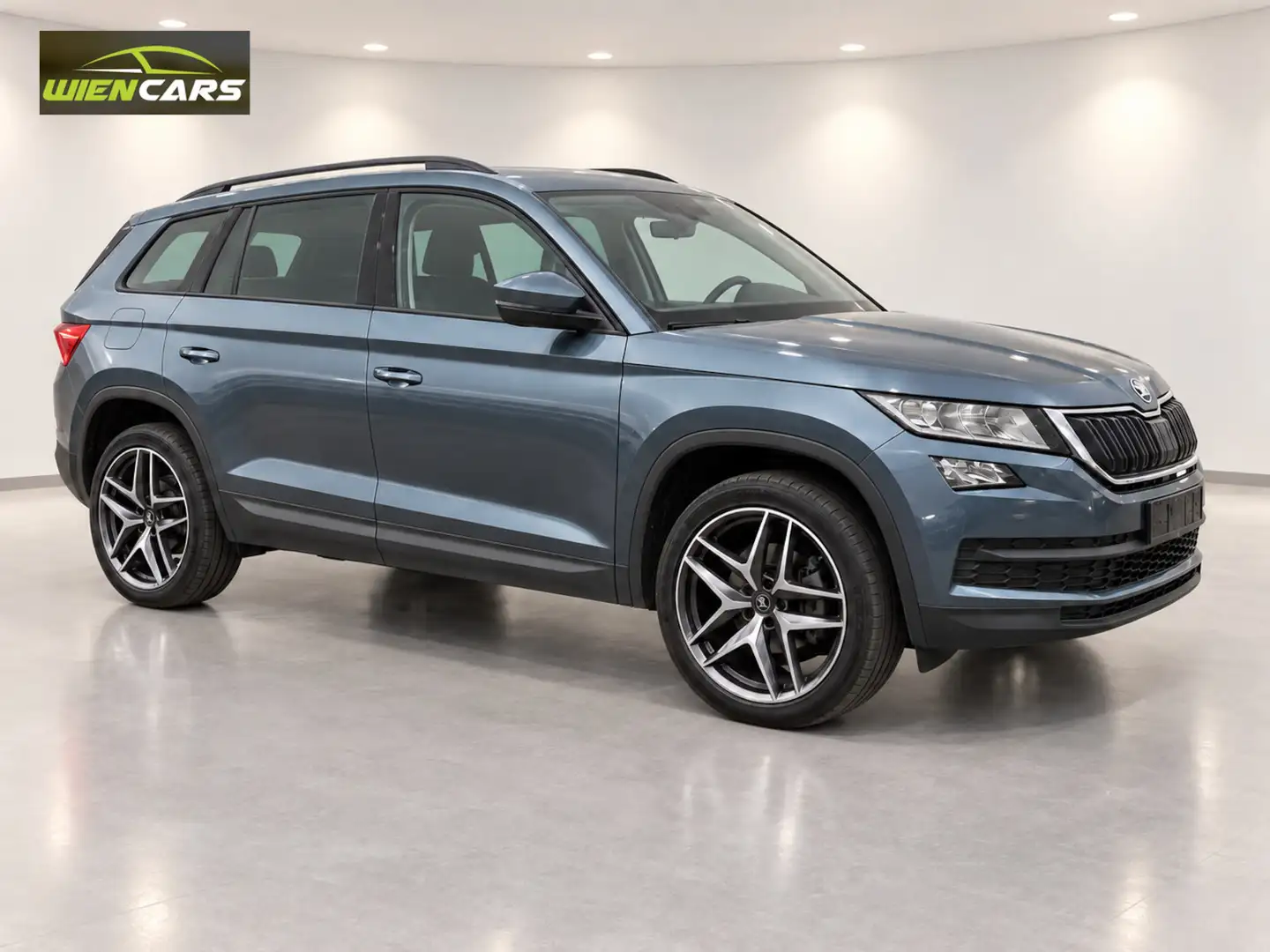 Skoda Kodiaq 2.0 TDI SCR DSG 4x4 Active*7-SItzer*PDC* Grau - 1