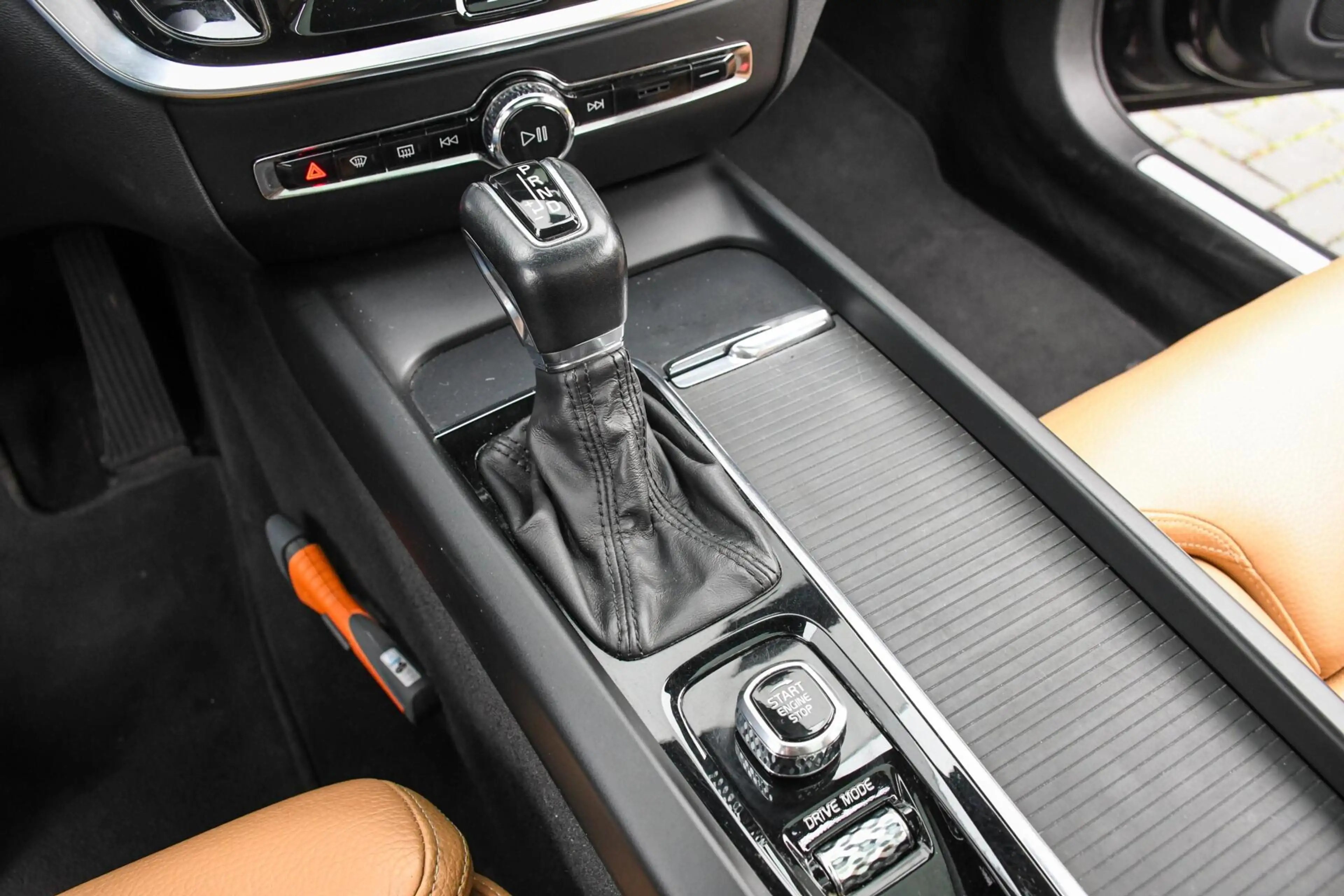 Volvo V60 2.0 D4 Inscription Pano Leer Led Trekhaak CarPlay — photo 29