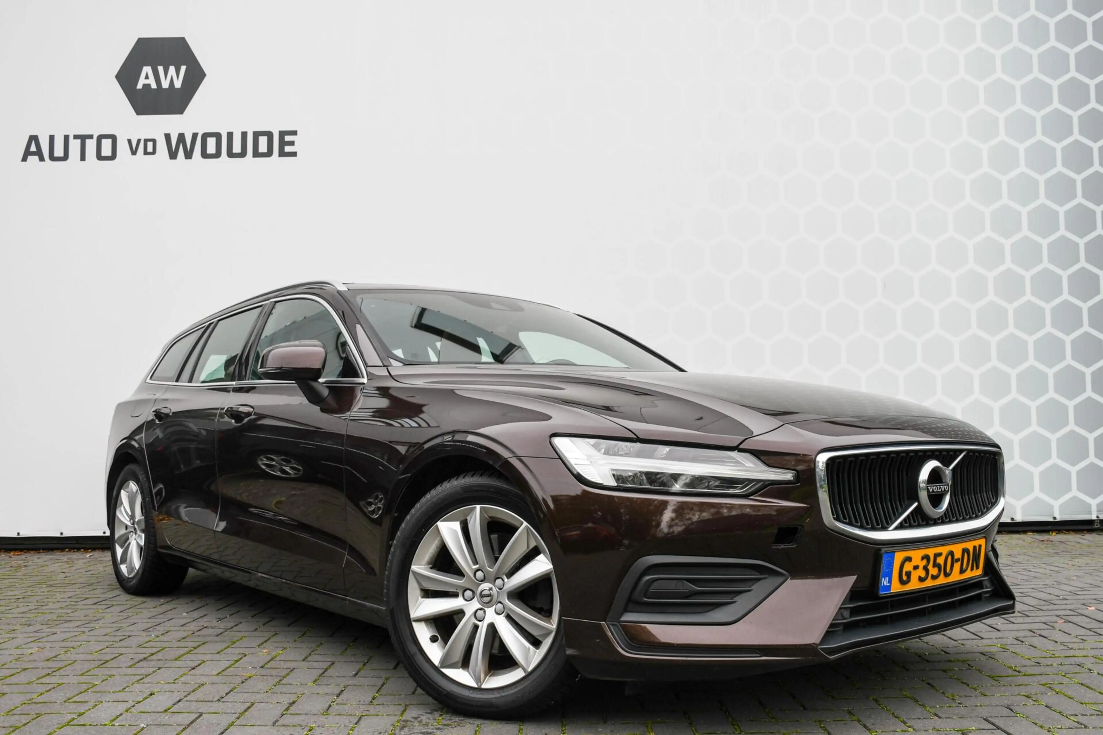 Volvo V60 2.0 D4 Inscription Pano Leer Led Trekhaak CarPlay — photo 3