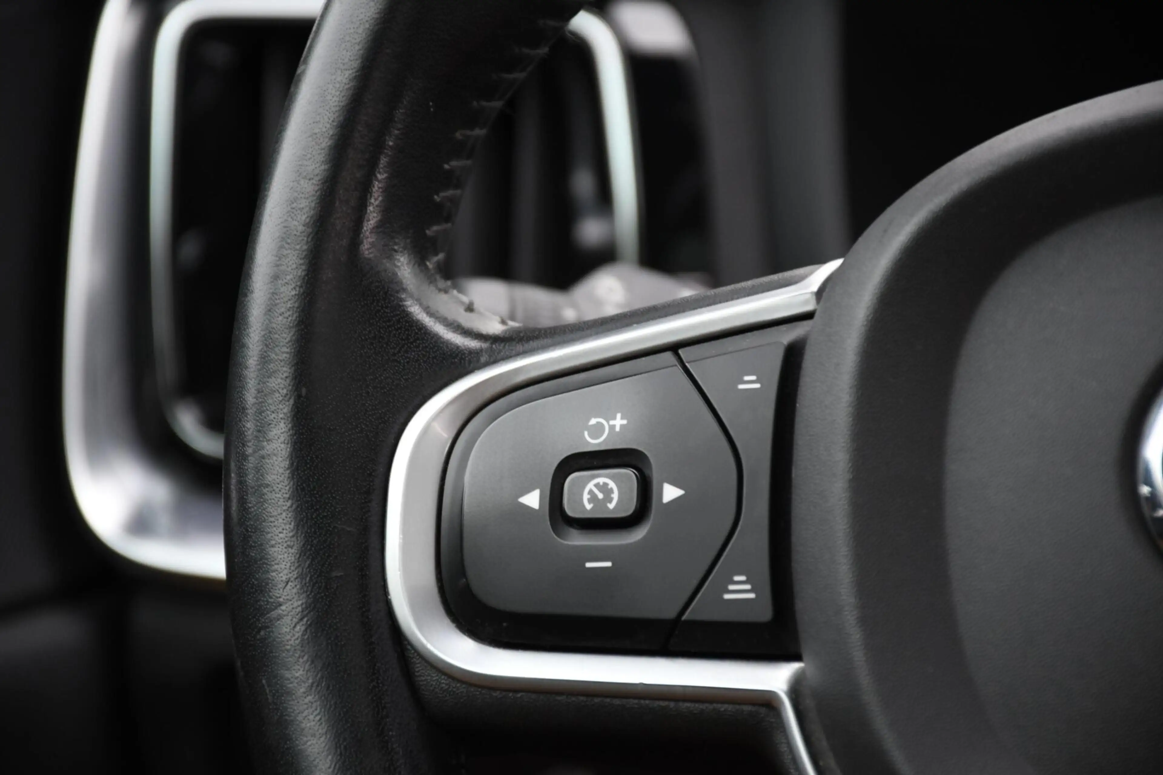 Volvo V60 2.0 D4 Inscription Pano Leer Led Trekhaak CarPlay — photo 7