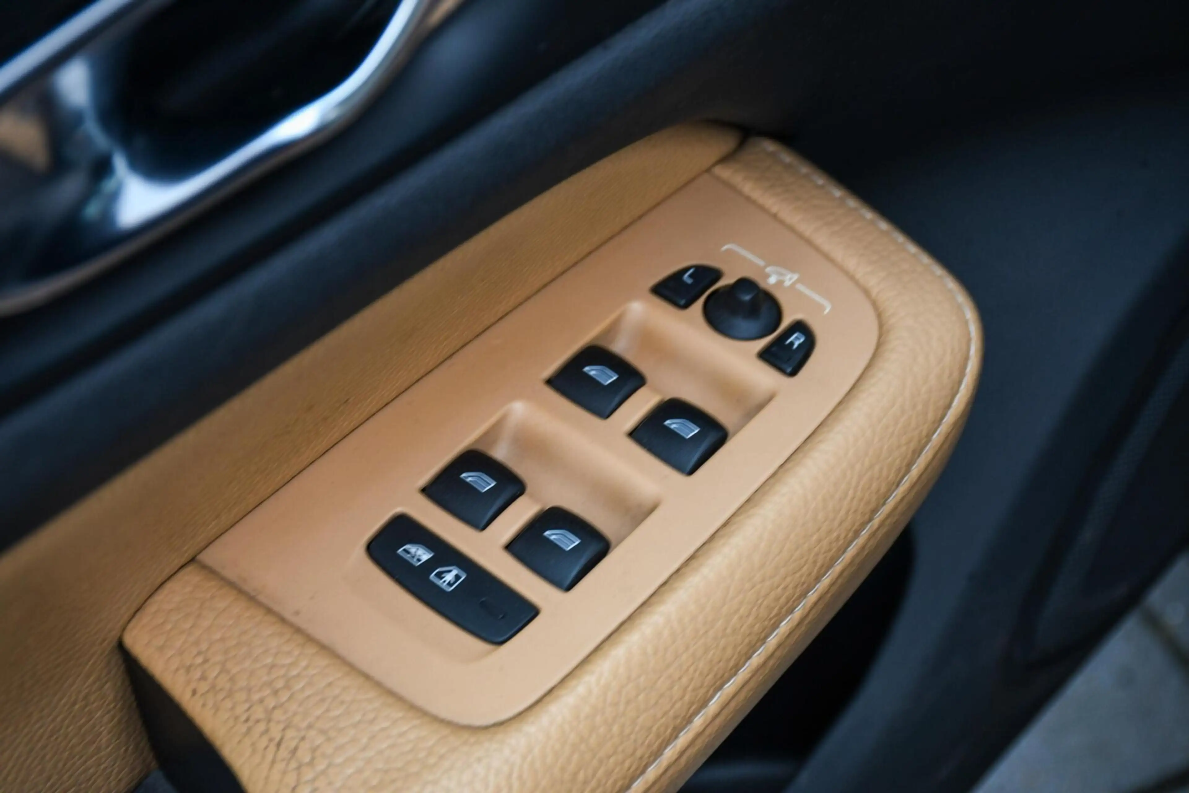 Volvo V60 2.0 D4 Inscription Pano Leer Led Trekhaak CarPlay — photo 17