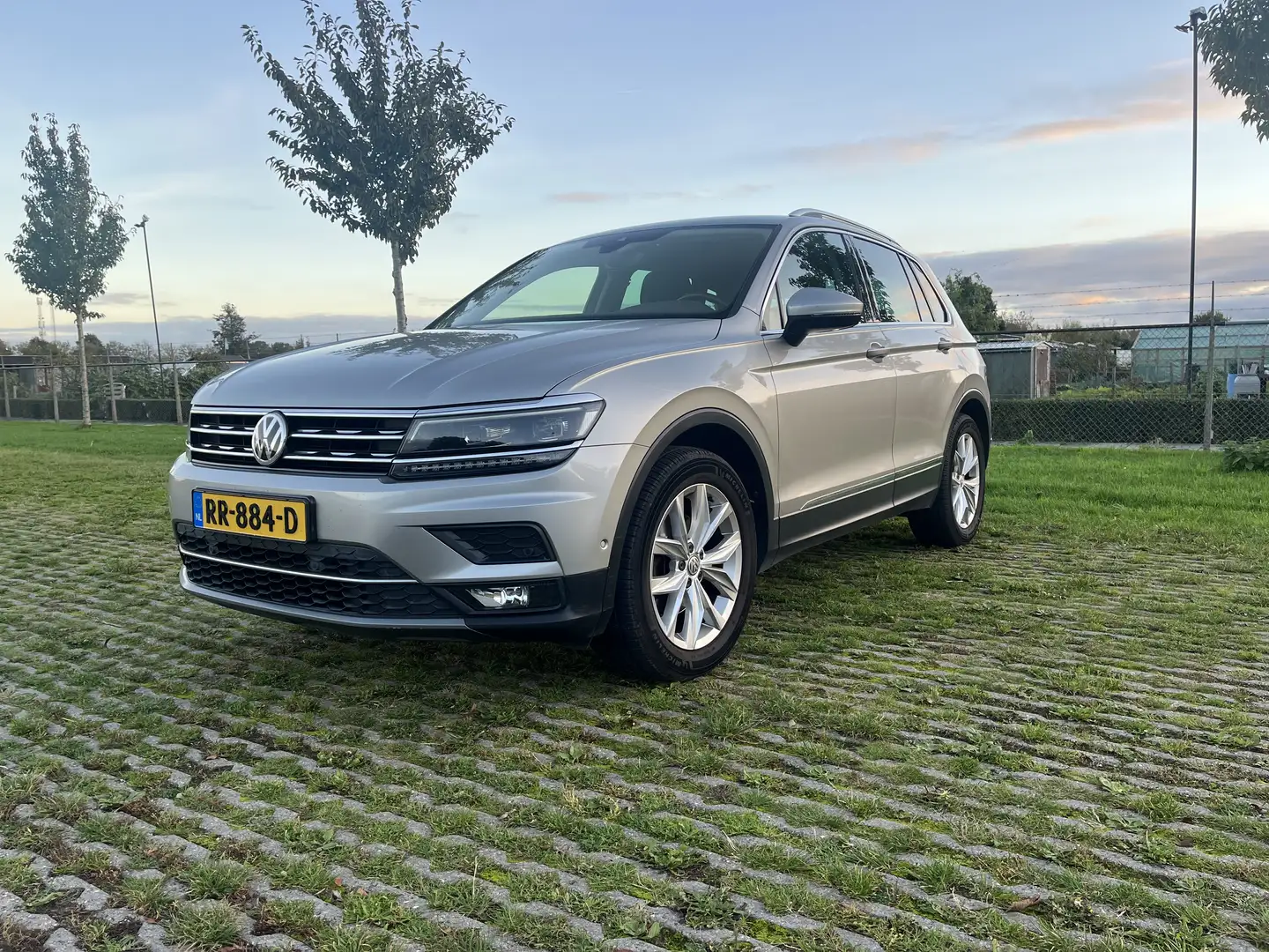 Volkswagen Tiguan 1.4 TSI ACT Highl. Automaat Szürke - 1