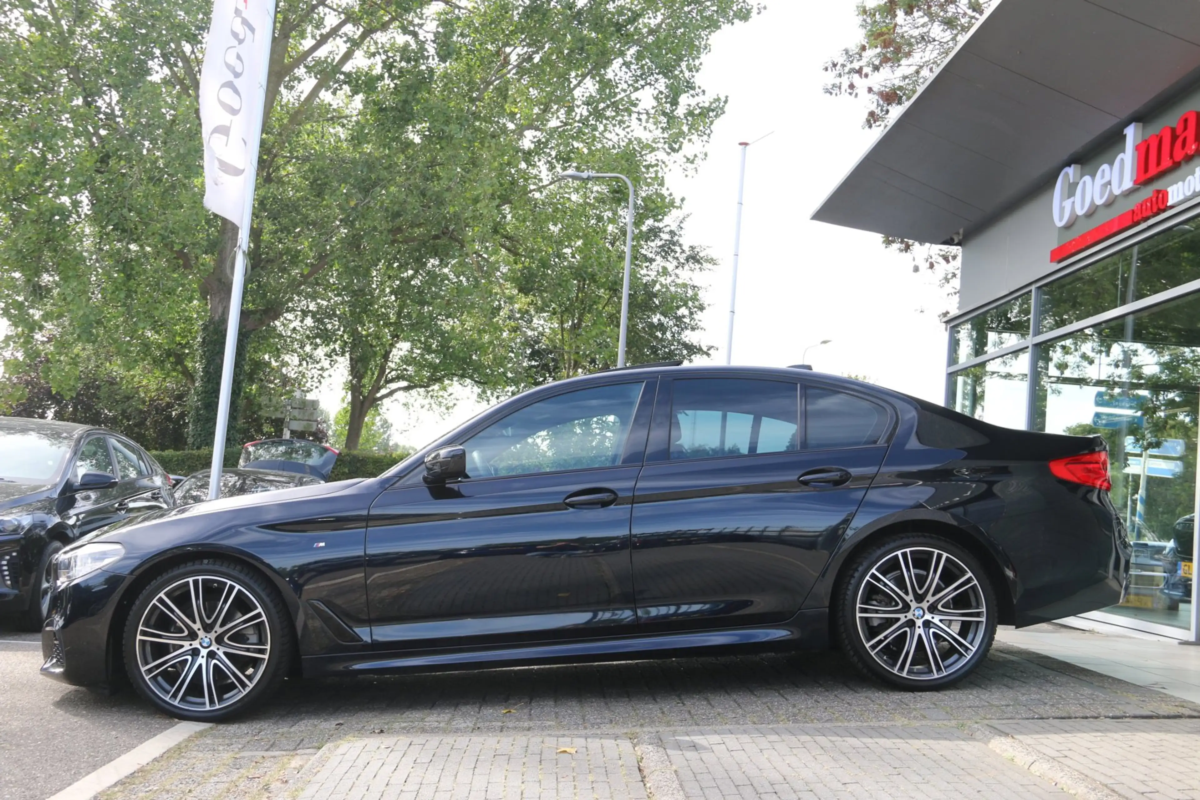 BMW 520 5-serie 520i High Executive Edition M-PAKKET NL-AU — photo 3