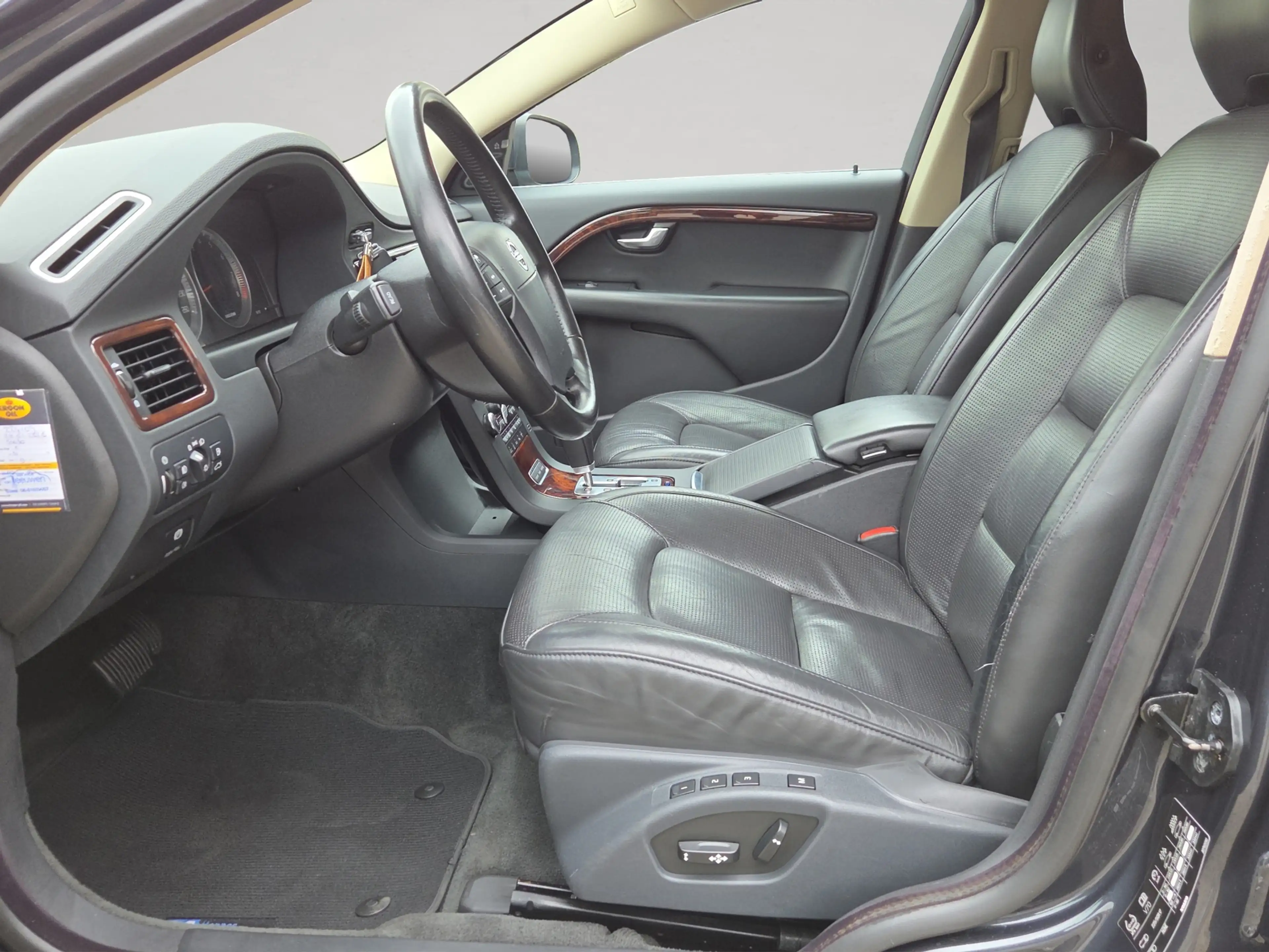 Volvo V70 3.0 T6 AWD Momentum — photo 15
