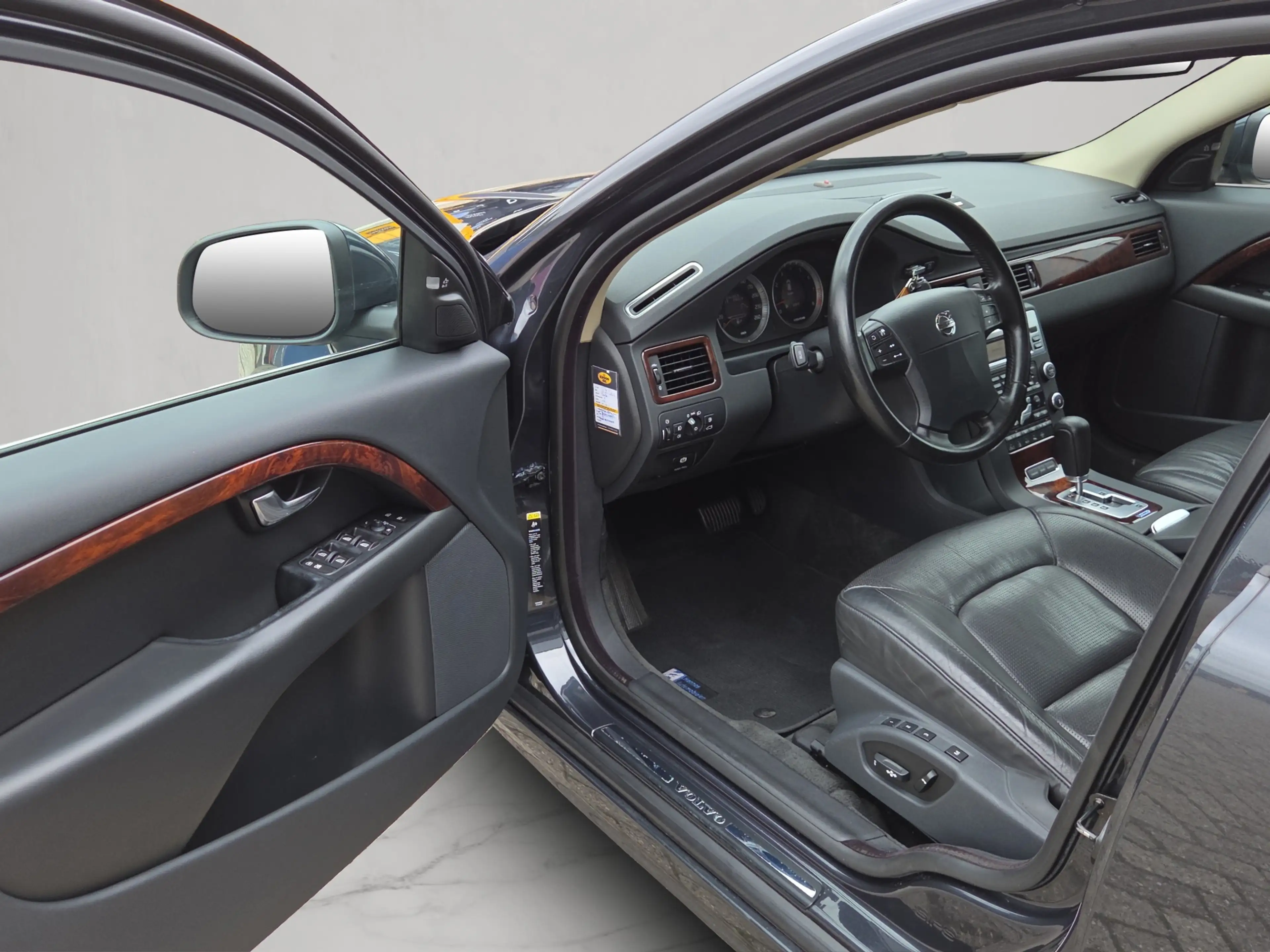 Volvo V70 3.0 T6 AWD Momentum — photo 14