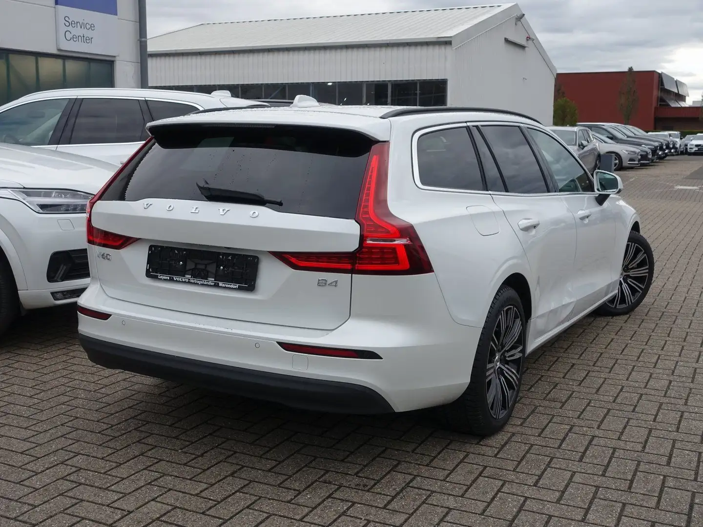 Volvo V60 Core, B4 Mild-Hybrid/Kamera/Memory/Carplay bijela - 2