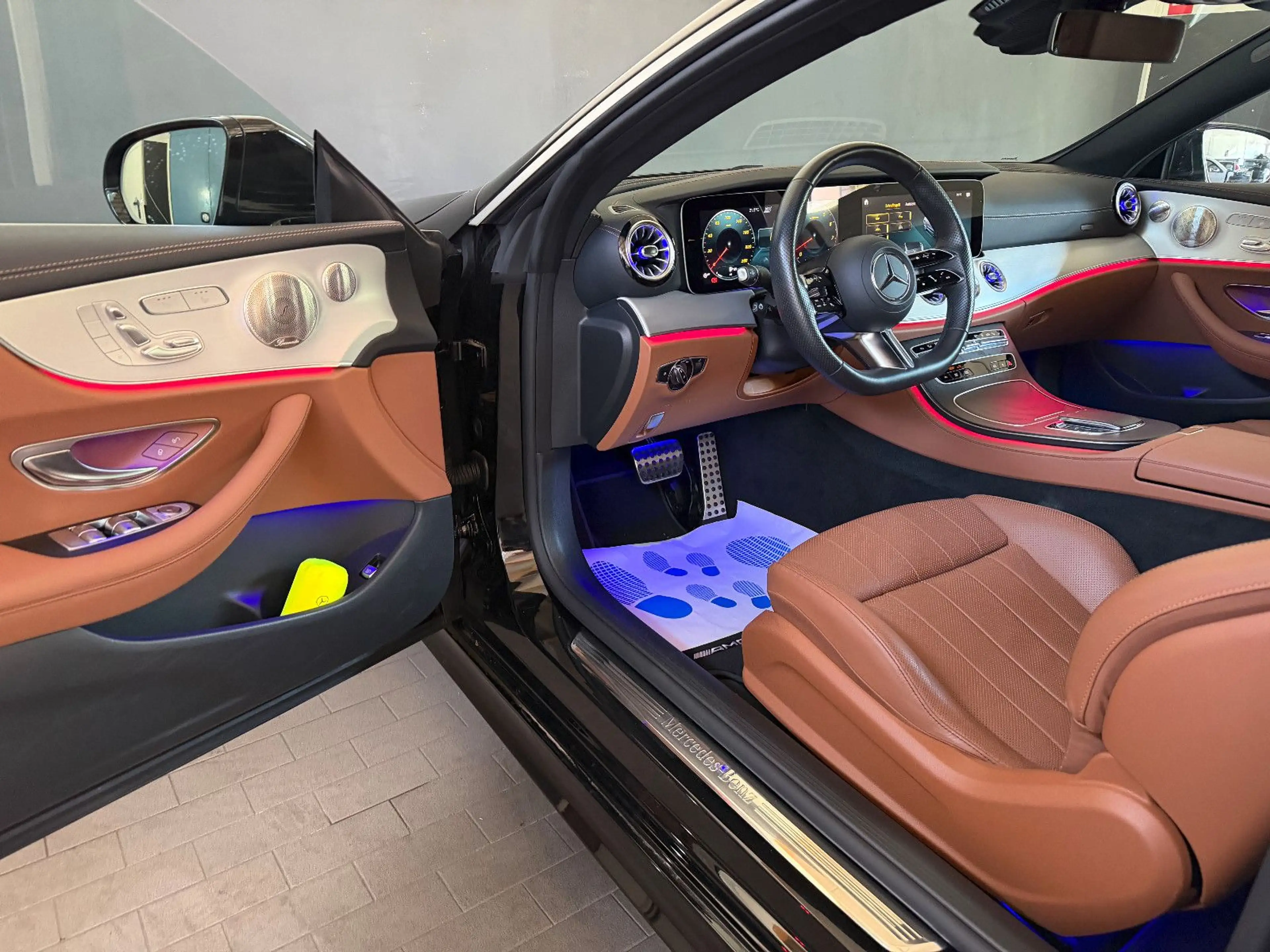 Mercedes-Benz E 450 COUPÉ /AMG/HEAD/PANO/360°/BURM./1.HAND — photo 11
