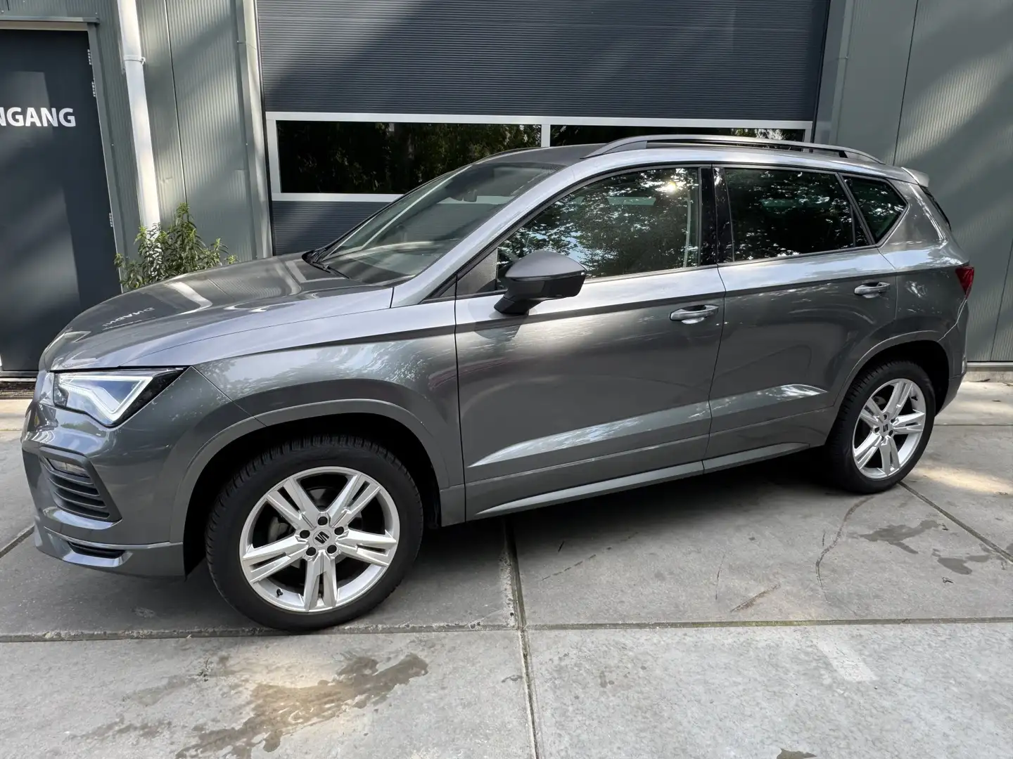 SEAT Ateca 1.5 TSI 150pk DSG FR Business Intense Virtual Cock Grijs - 2