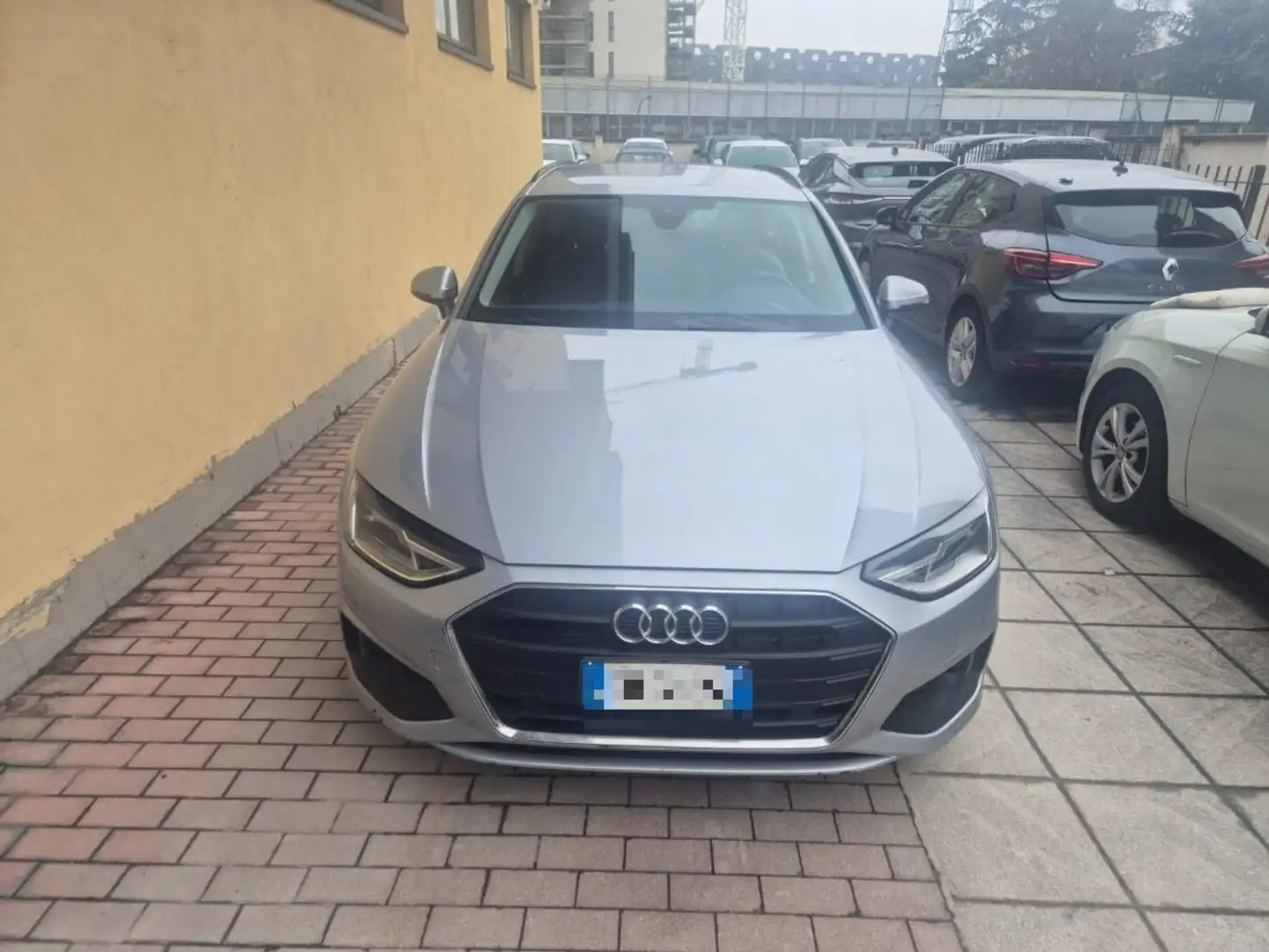 Audi A4 Avant 35 TDI/163 CV S tronic Business Argent - 2