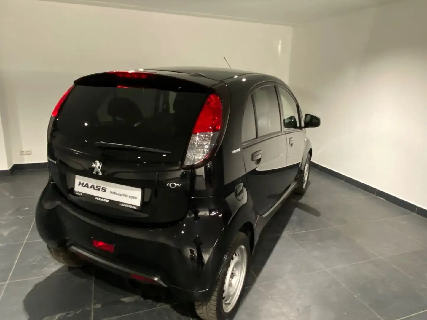 Peugeot iOn Schwarz - 2