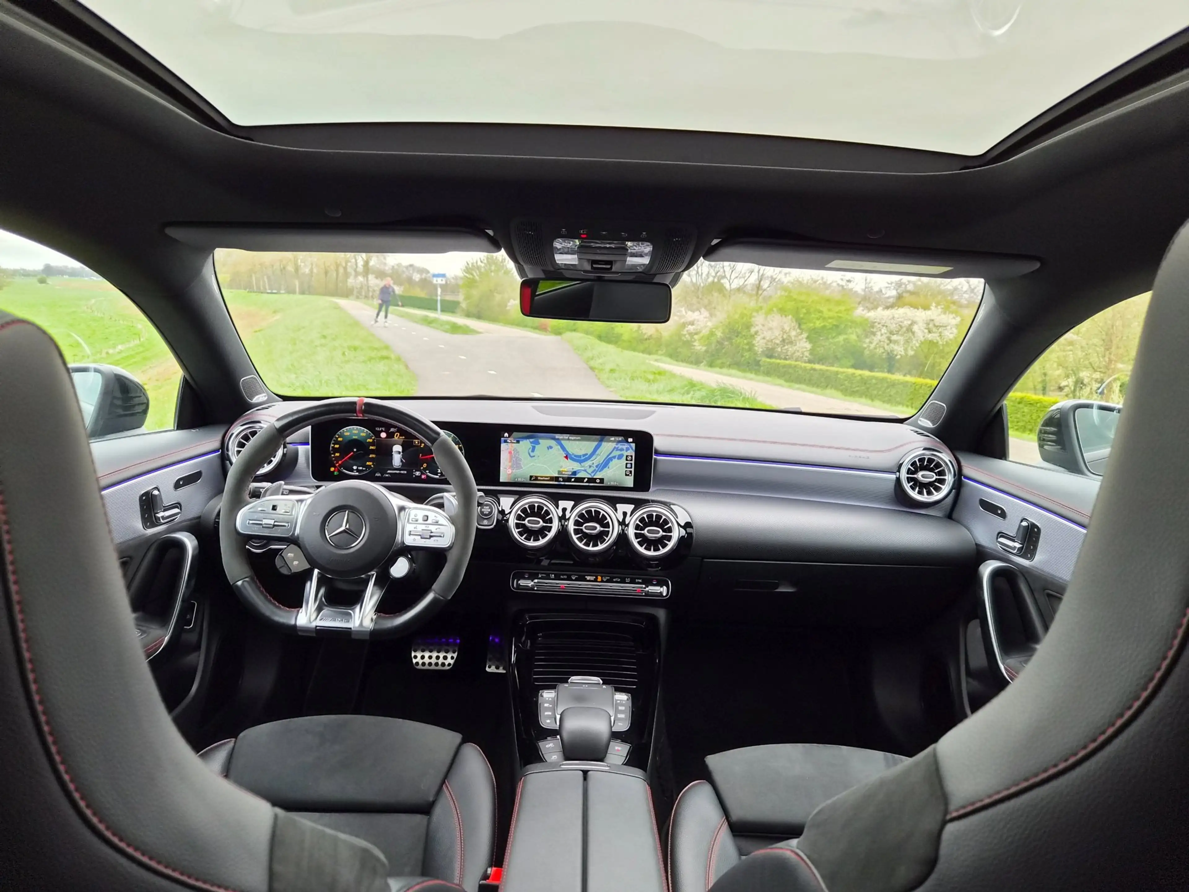 Mercedes-Benz CLA 45 AMG Shooting Brake S 4MATIC+ Premium Plus — photo 2