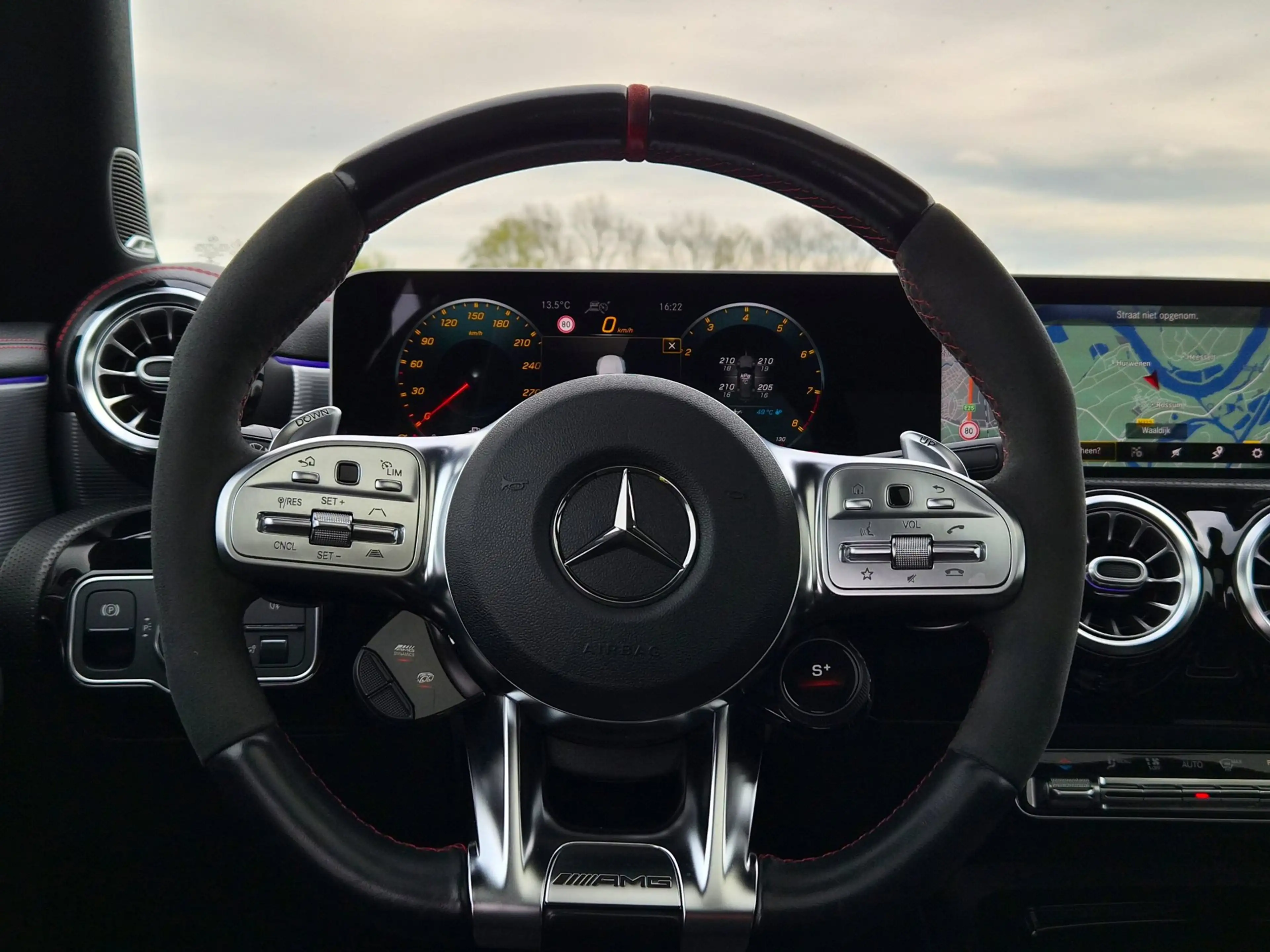 Mercedes-Benz CLA 45 AMG Shooting Brake S 4MATIC+ Premium Plus — photo 36