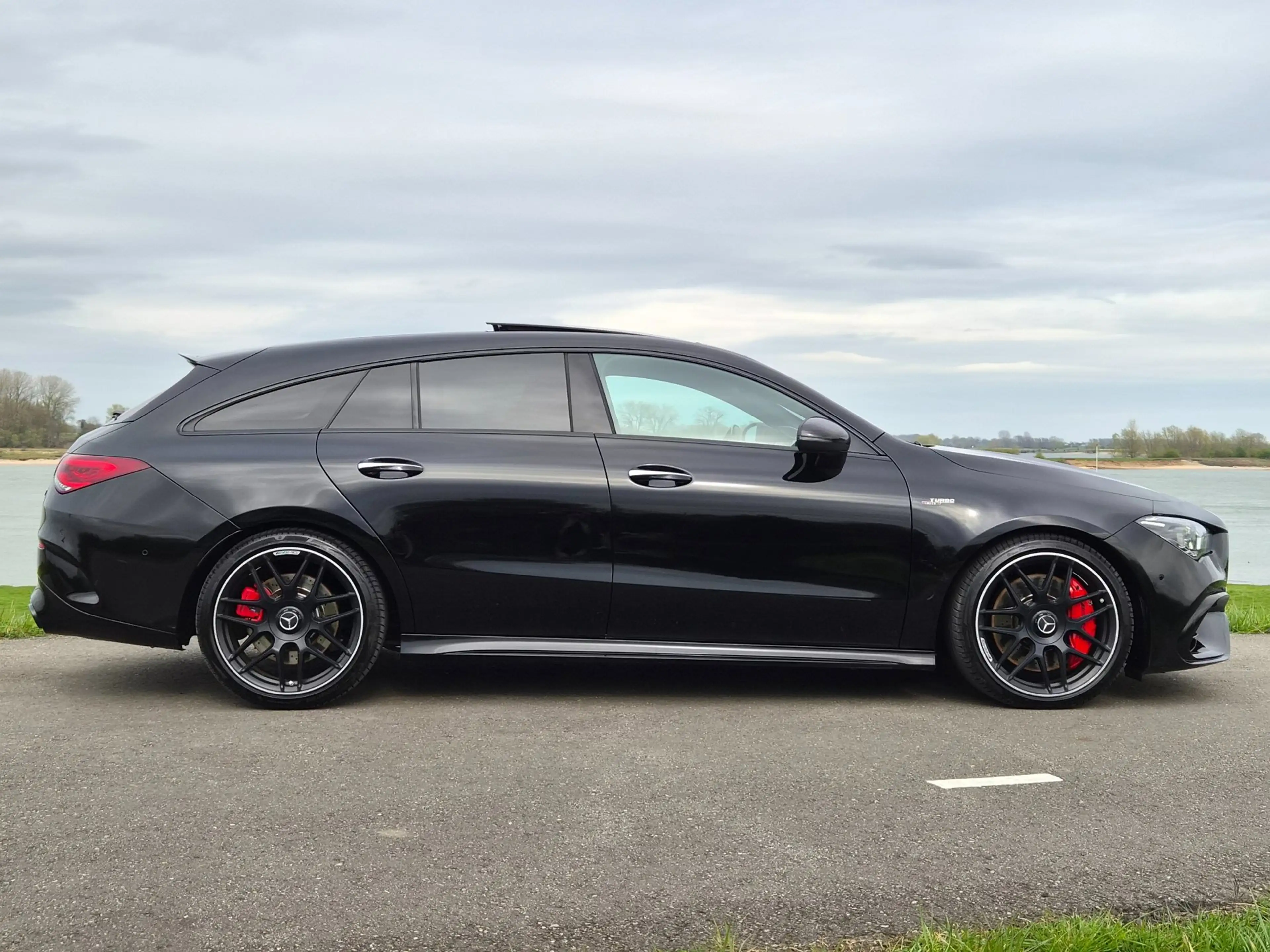 Mercedes-Benz CLA 45 AMG Shooting Brake S 4MATIC+ Premium Plus — photo 15