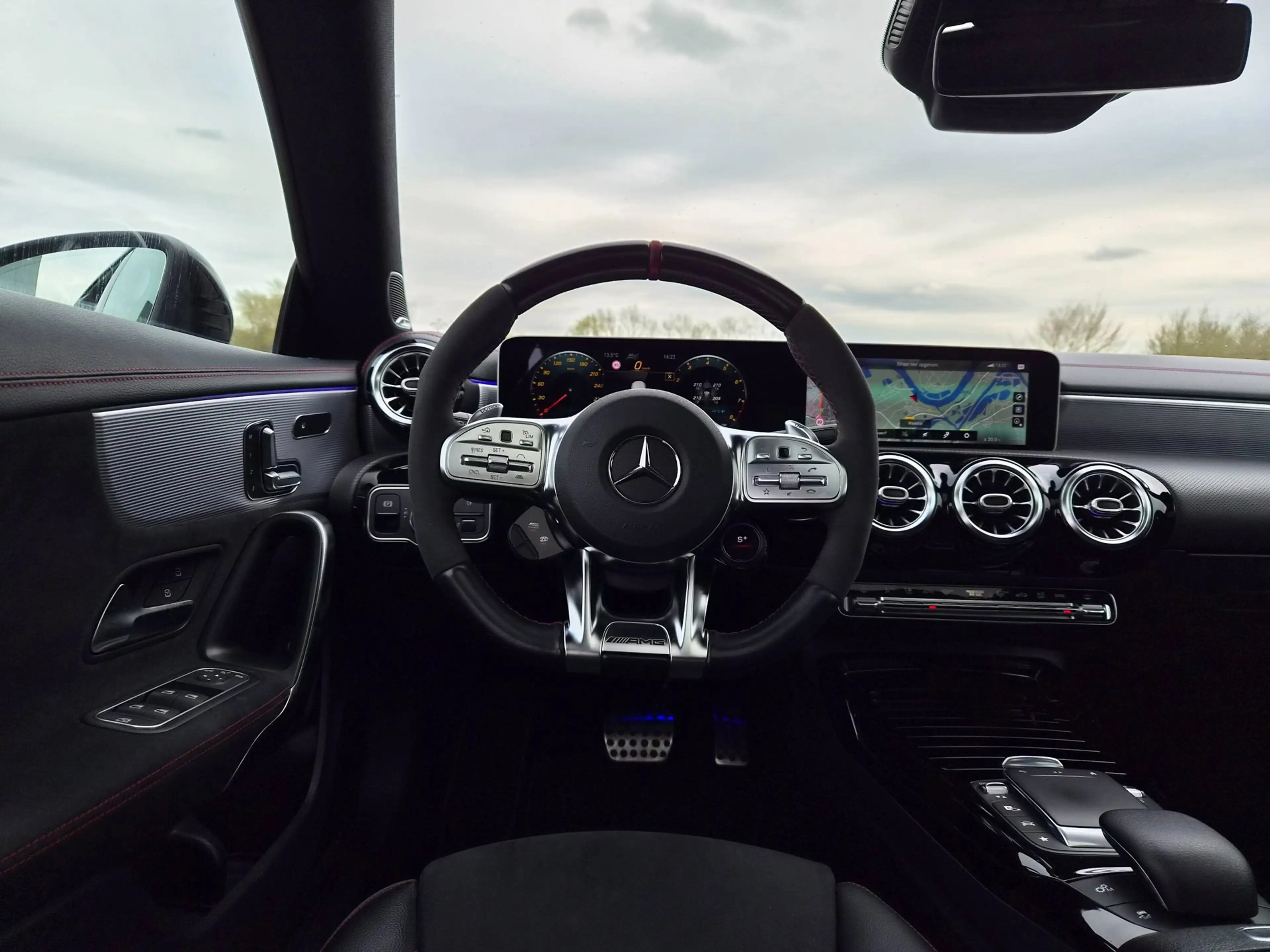 Mercedes-Benz CLA 45 AMG Shooting Brake S 4MATIC+ Premium Plus — photo 35