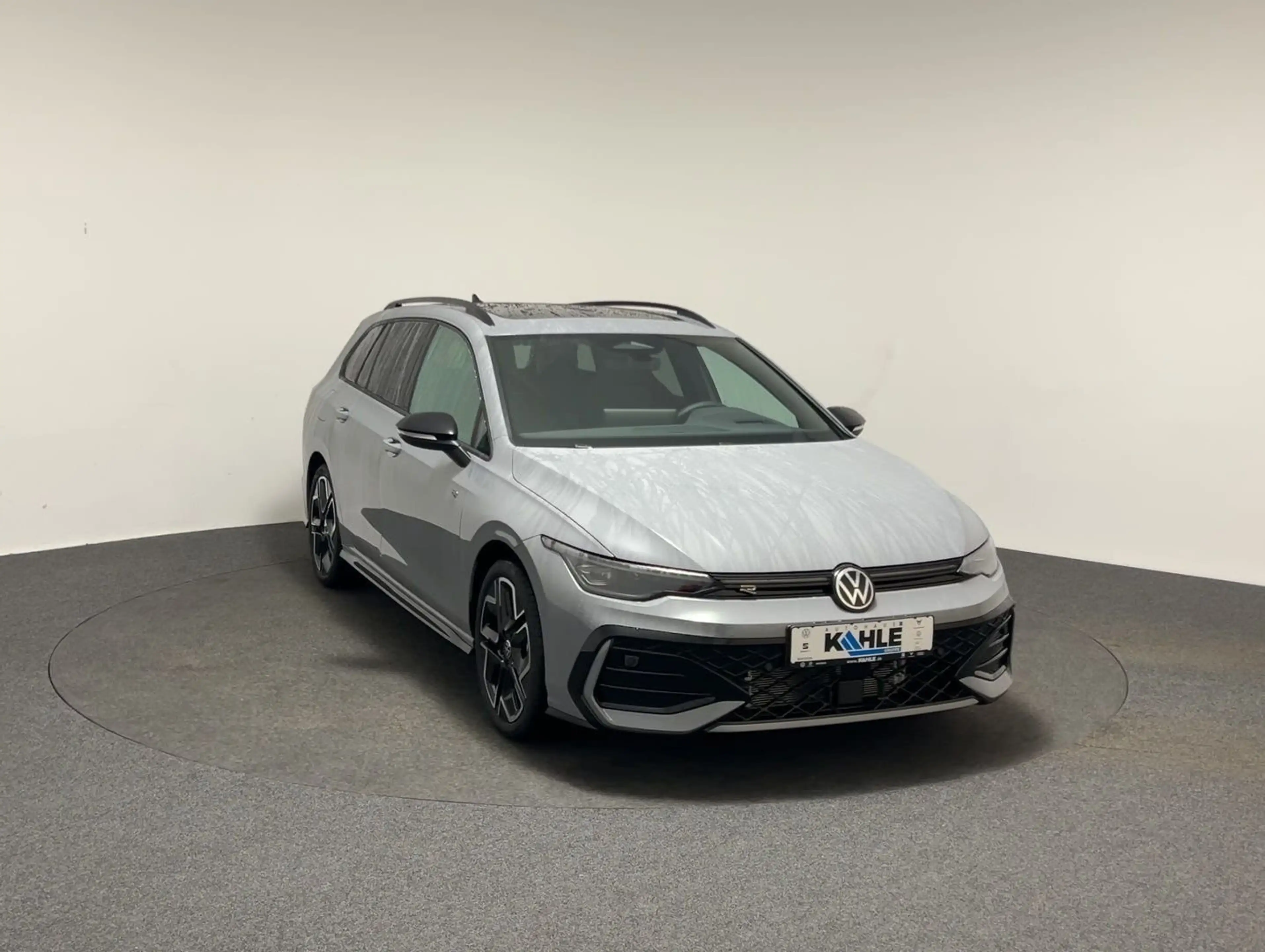 Volkswagen Golf Variant 1.5 eTSI DSG R-Line CarPlay Pano ACC — photo 5