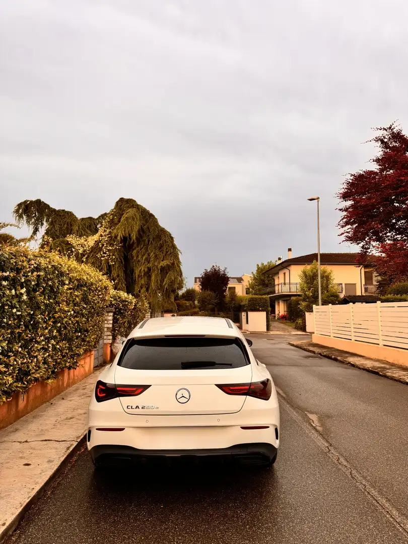 Mercedes-Benz CLA 250 Shooting Brake e phev (eq-power) Premium auto Bianco - 2