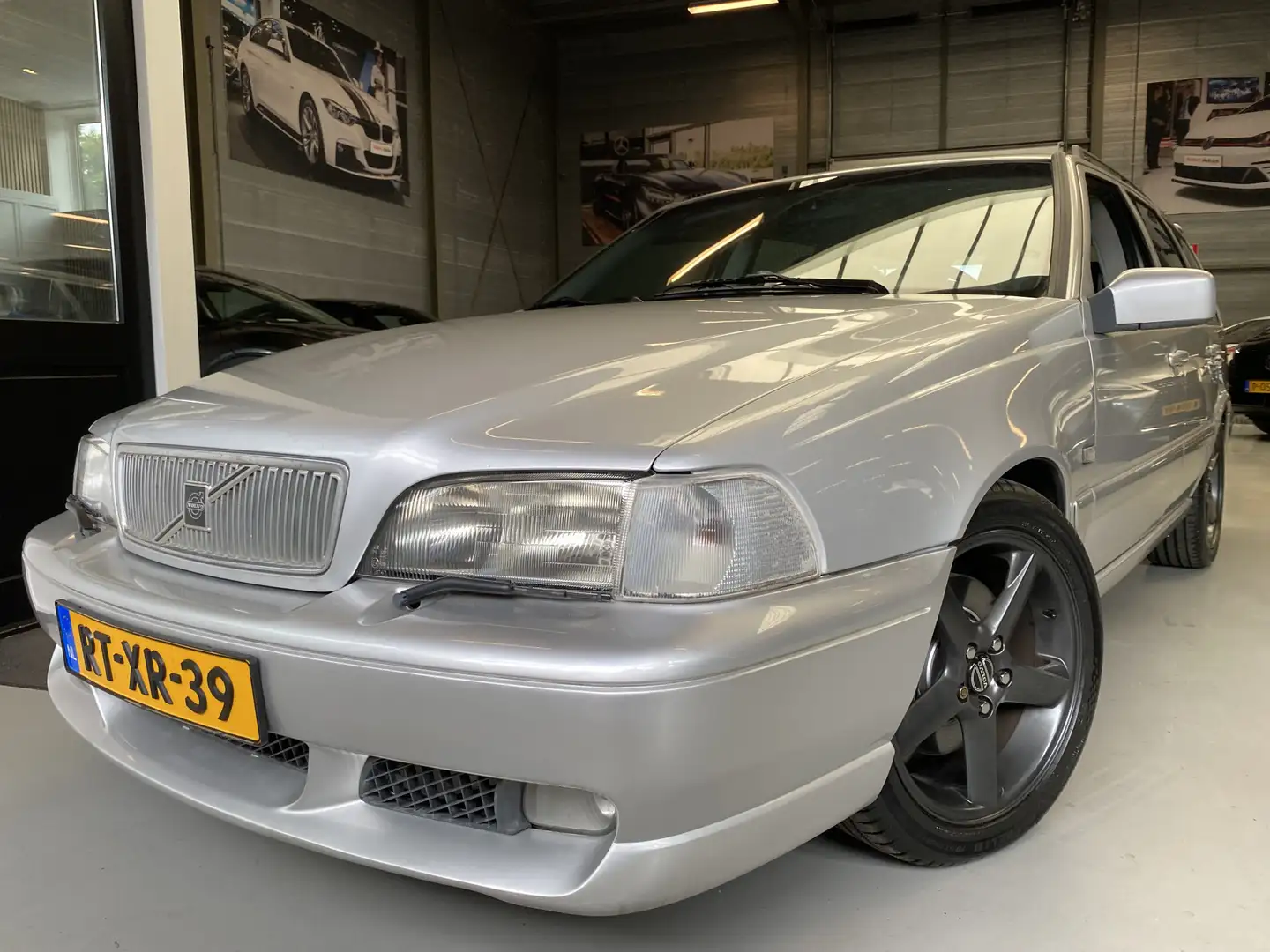 Volvo V70 2.3 R Airco, Cruise, Elektrische stoelen, Nederlan Silber - 1