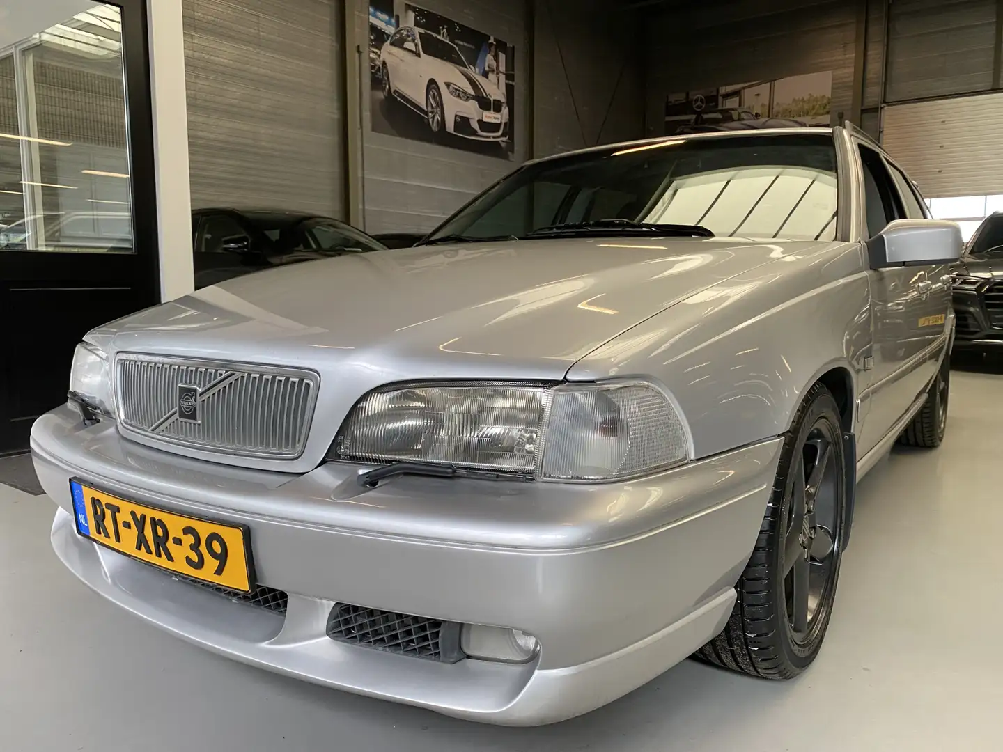 Volvo V70 2.3 R Airco, Cruise, Elektrische stoelen, Nederlan Zilver - 1