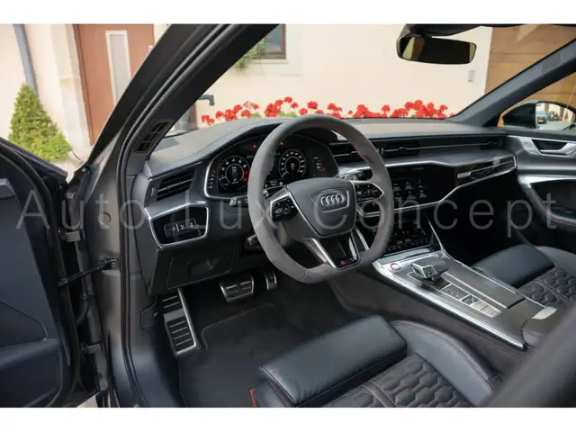 Audi RS6 view 8