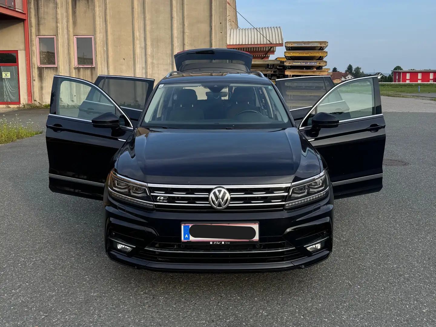 Volkswagen Tiguan Alls. HL TDI 4MOTION DSG Schwarz - 2