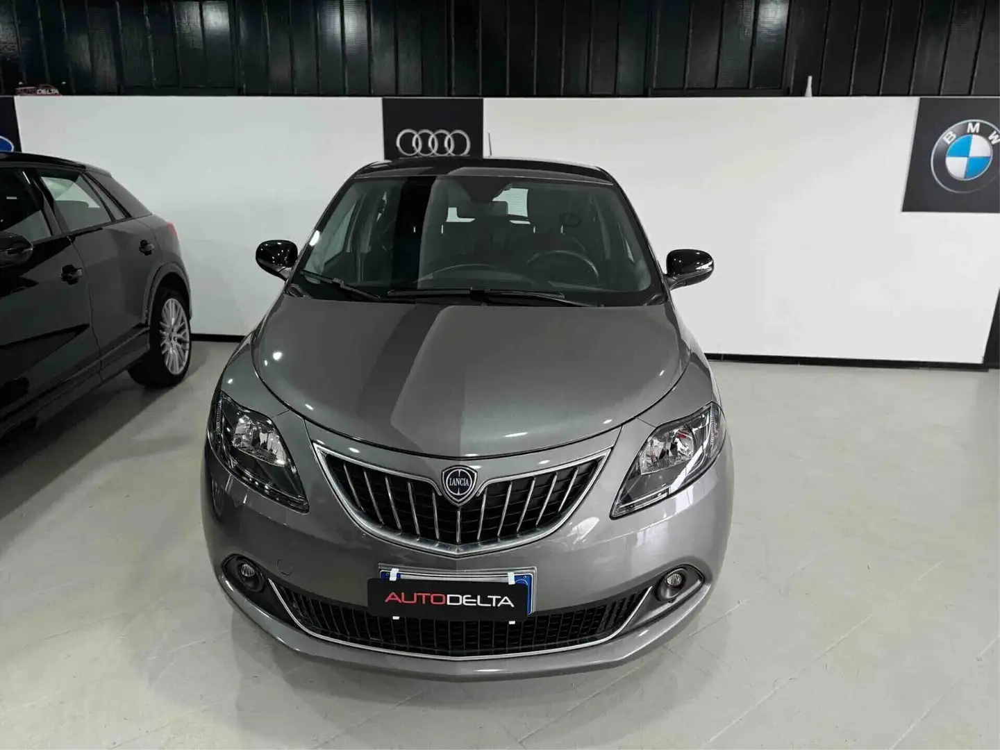 Lancia Ypsilon 1.0 FireFly 5 porte S&S Hybrid Alberta Ferretti Grigio - 2
