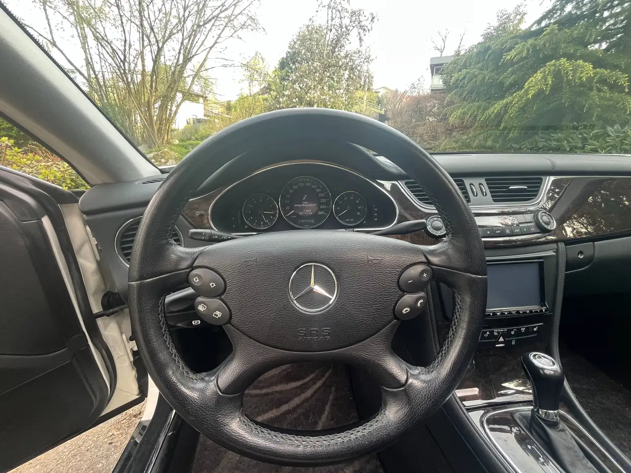 Mercedes-Benz CLS снимка Mercedes-Benz CLS