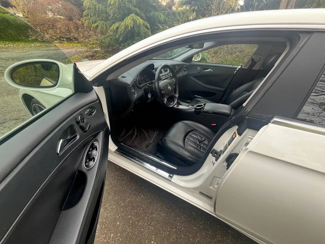 Mercedes-Benz CLS снимка Mercedes-Benz CLS