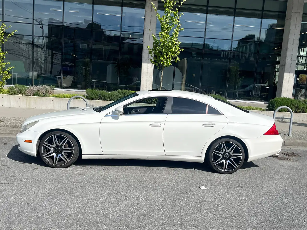Mercedes-Benz CLS снимка Mercedes-Benz CLS
