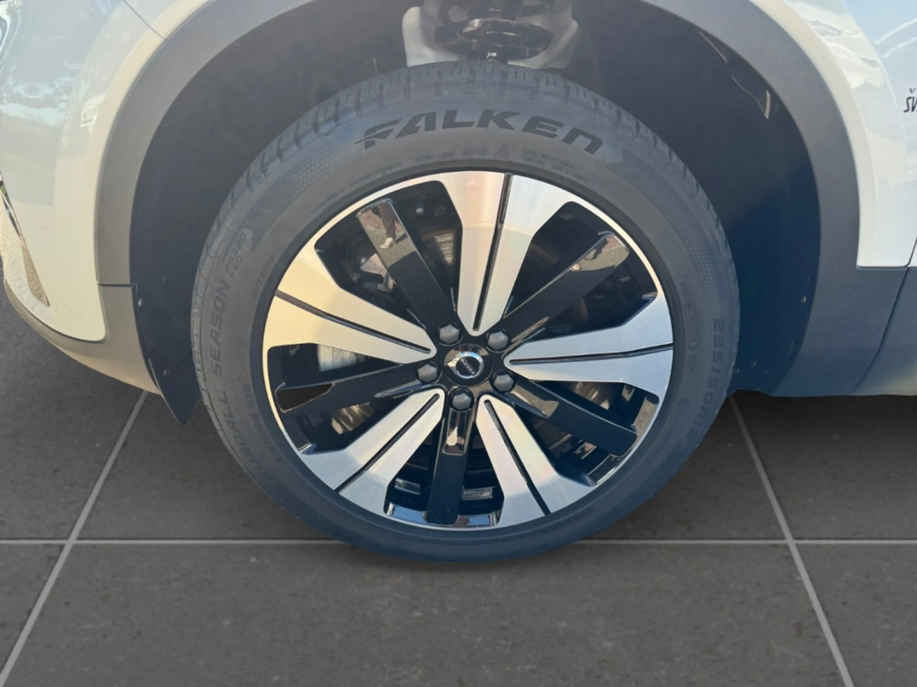 Volvo C40 Plus Recharge StandHZG Digitales Cockpit LED — photo 9
