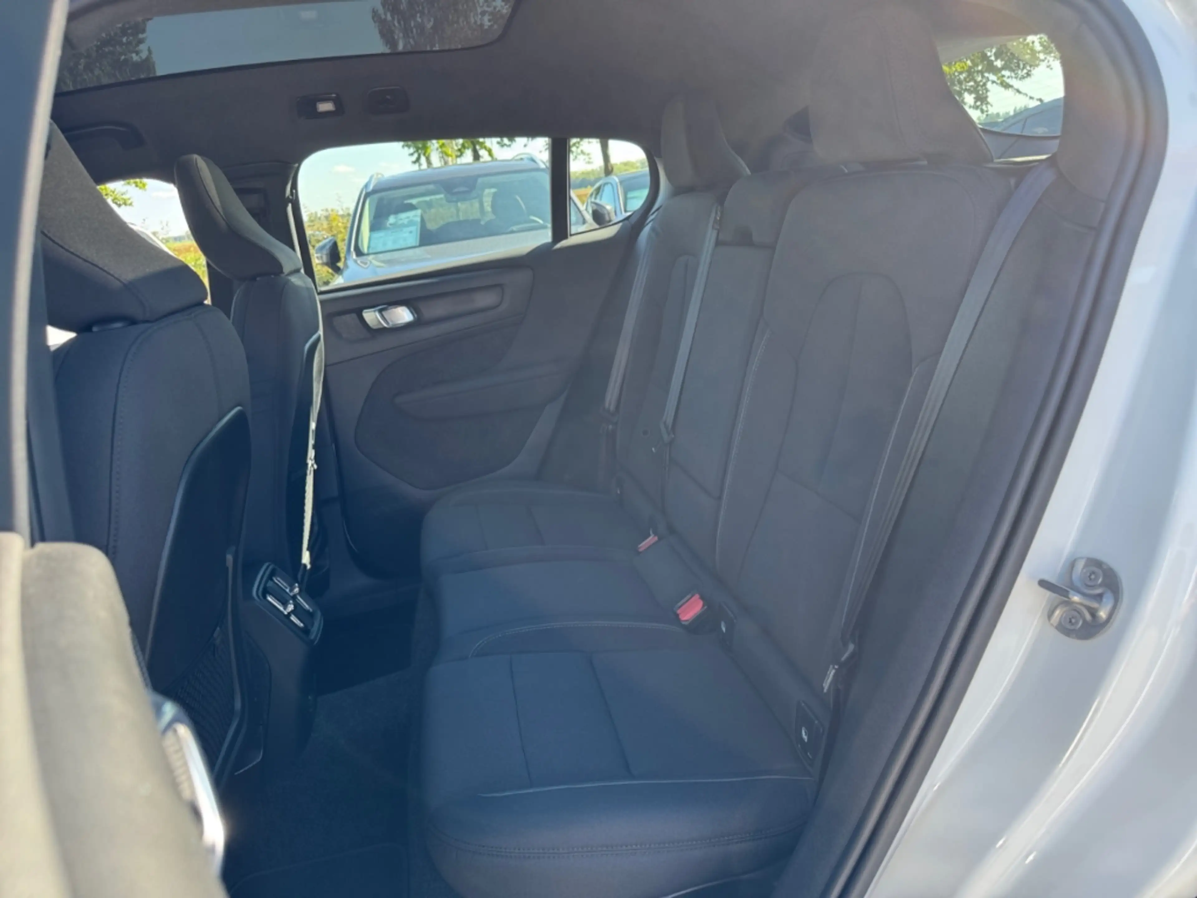 Volvo C40 Plus Recharge StandHZG Digitales Cockpit LED — photo 11