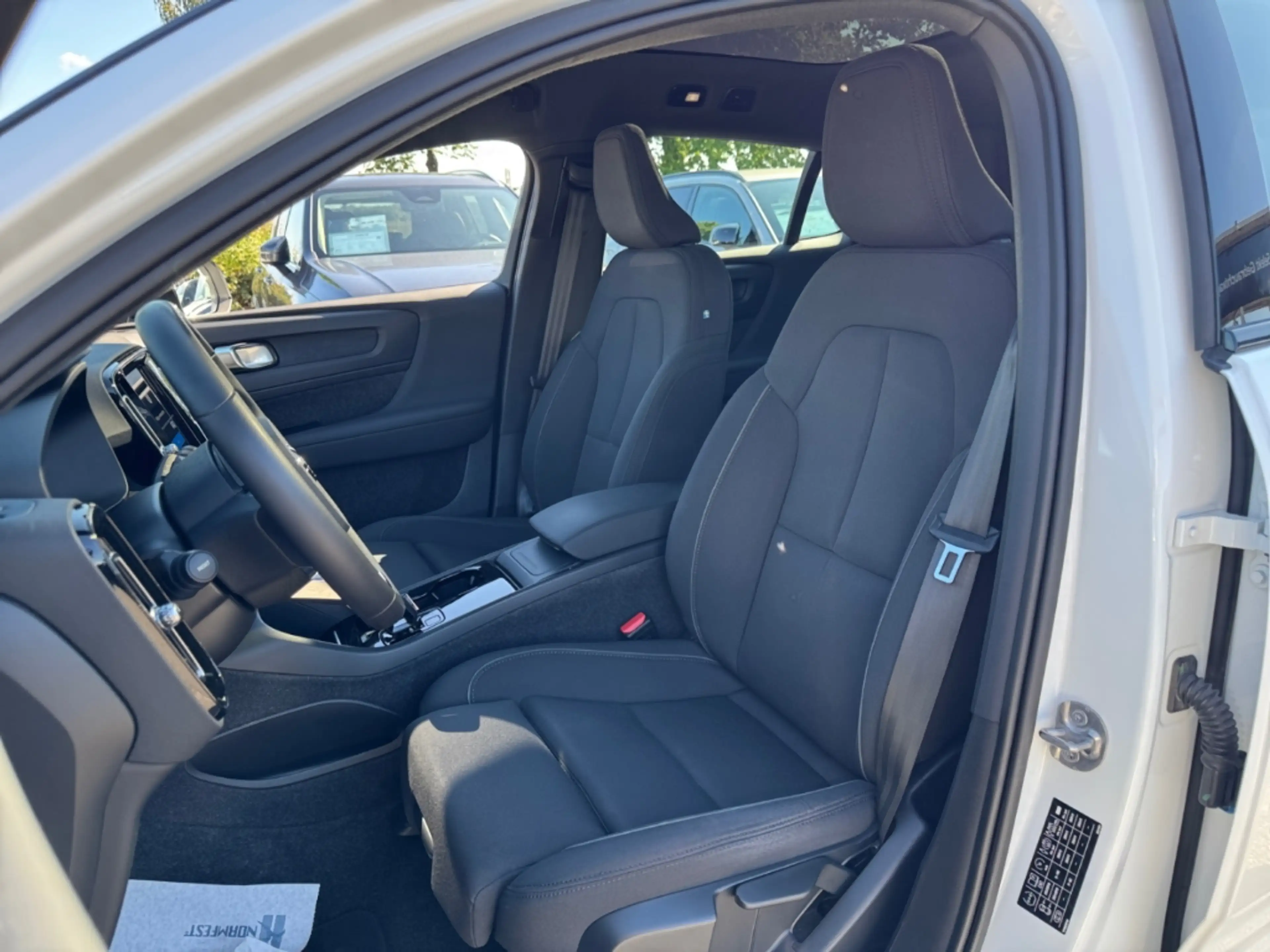 Volvo C40 Plus Recharge StandHZG Digitales Cockpit LED — photo 10