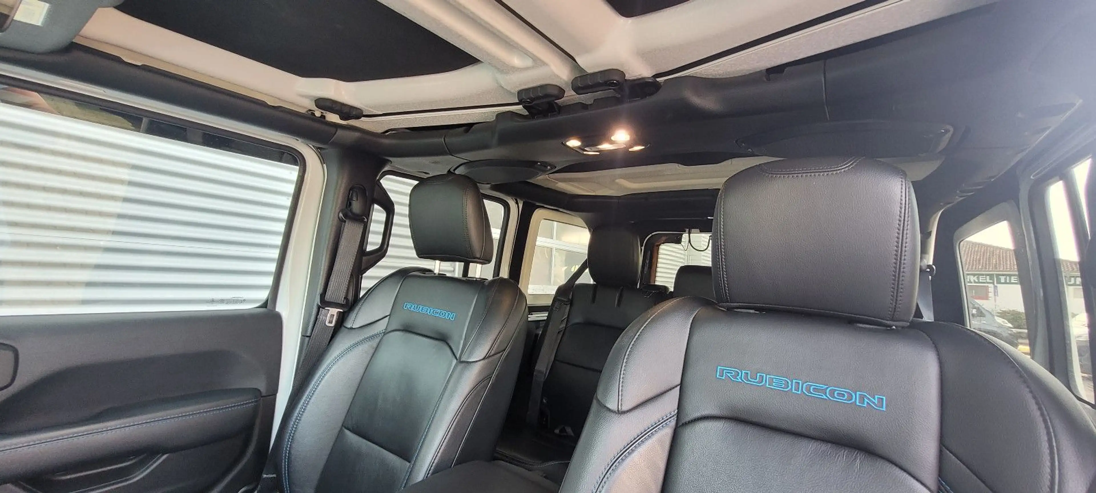 Jeep Wrangler Unlimited Plug-In Hybrid Rubicon — photo 12