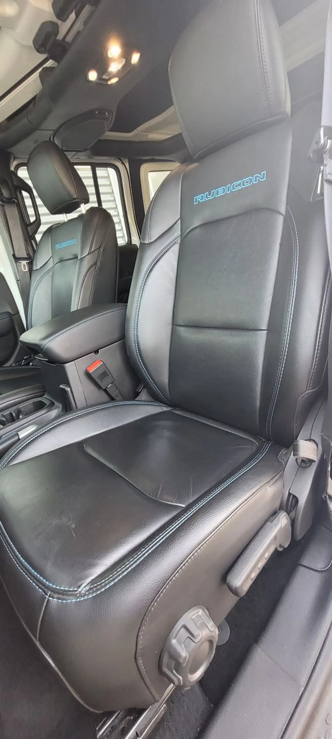Jeep Wrangler Unlimited Plug-In Hybrid Rubicon — photo 13