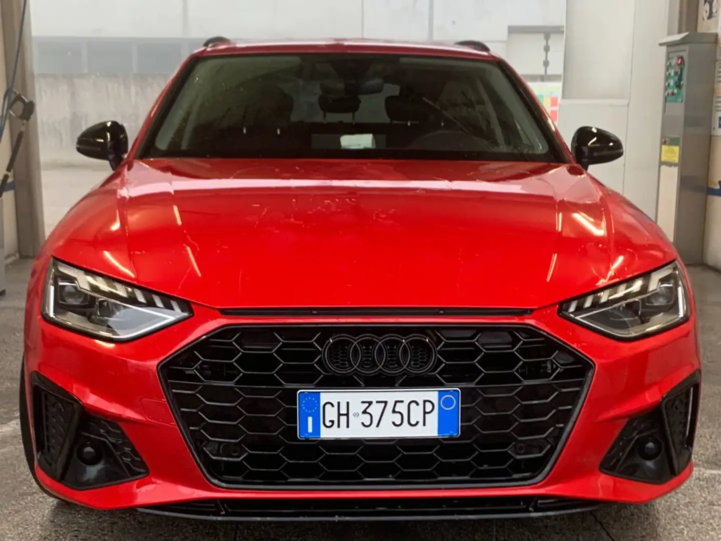 Audi A4 S Line Rosso - 1