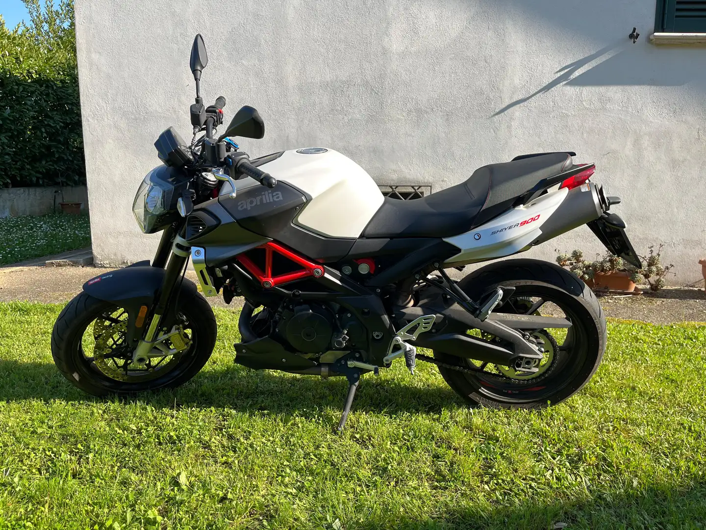 Aprilia Shiver 900 Blanco - 2