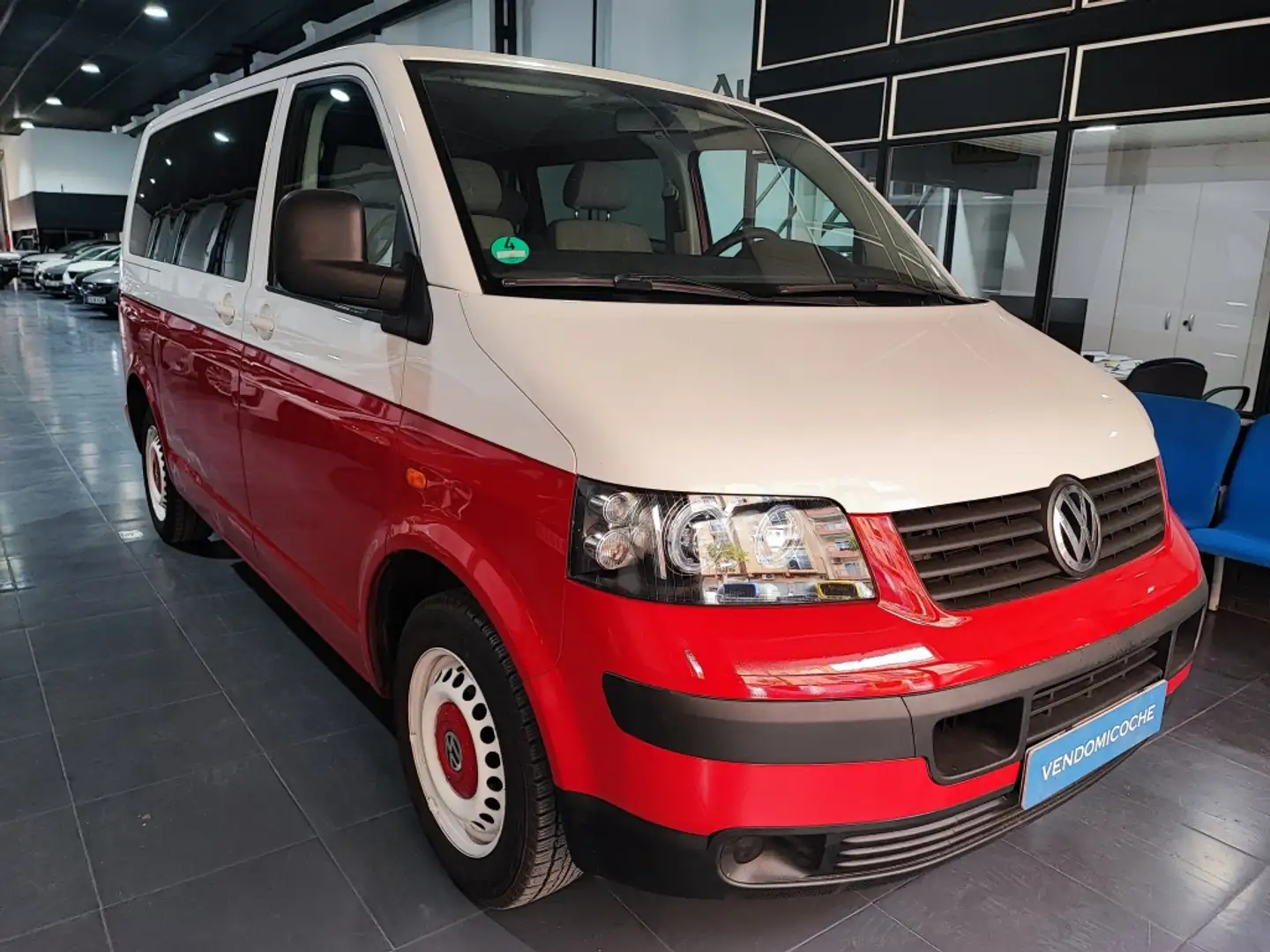 Volkswagen T5 California 1.9TDI Comfortline Rojo - 2