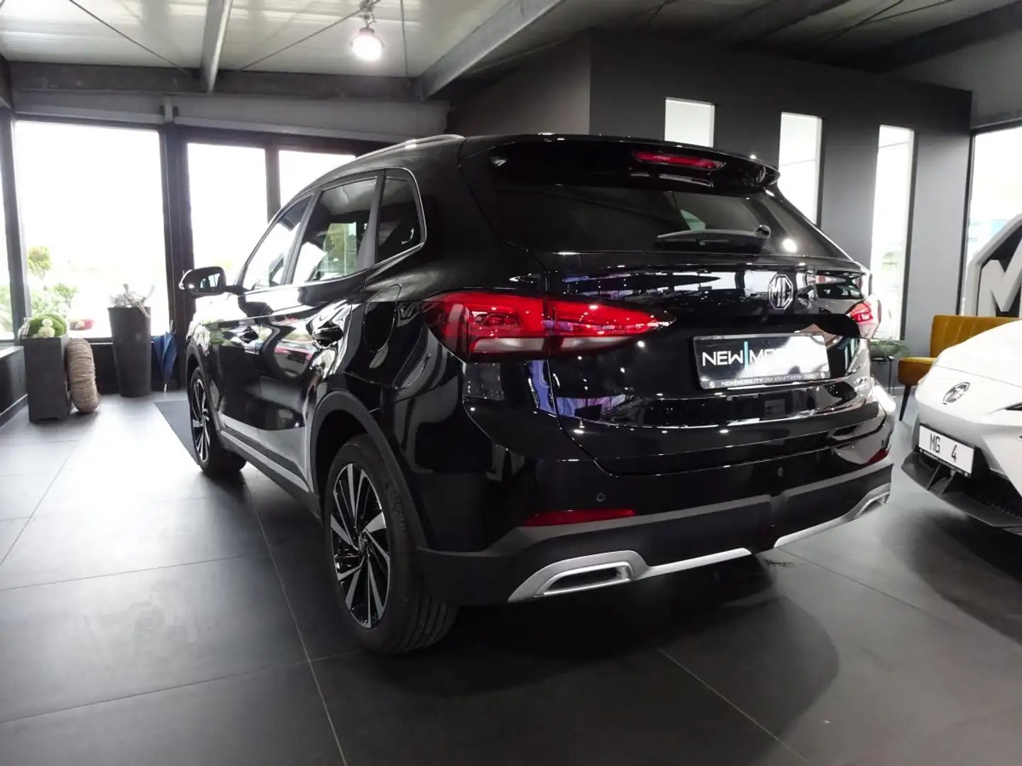 MG ZS Hybrid + Luxury Automatik MY 2025Sonderaktion JULY Schwarz - 2