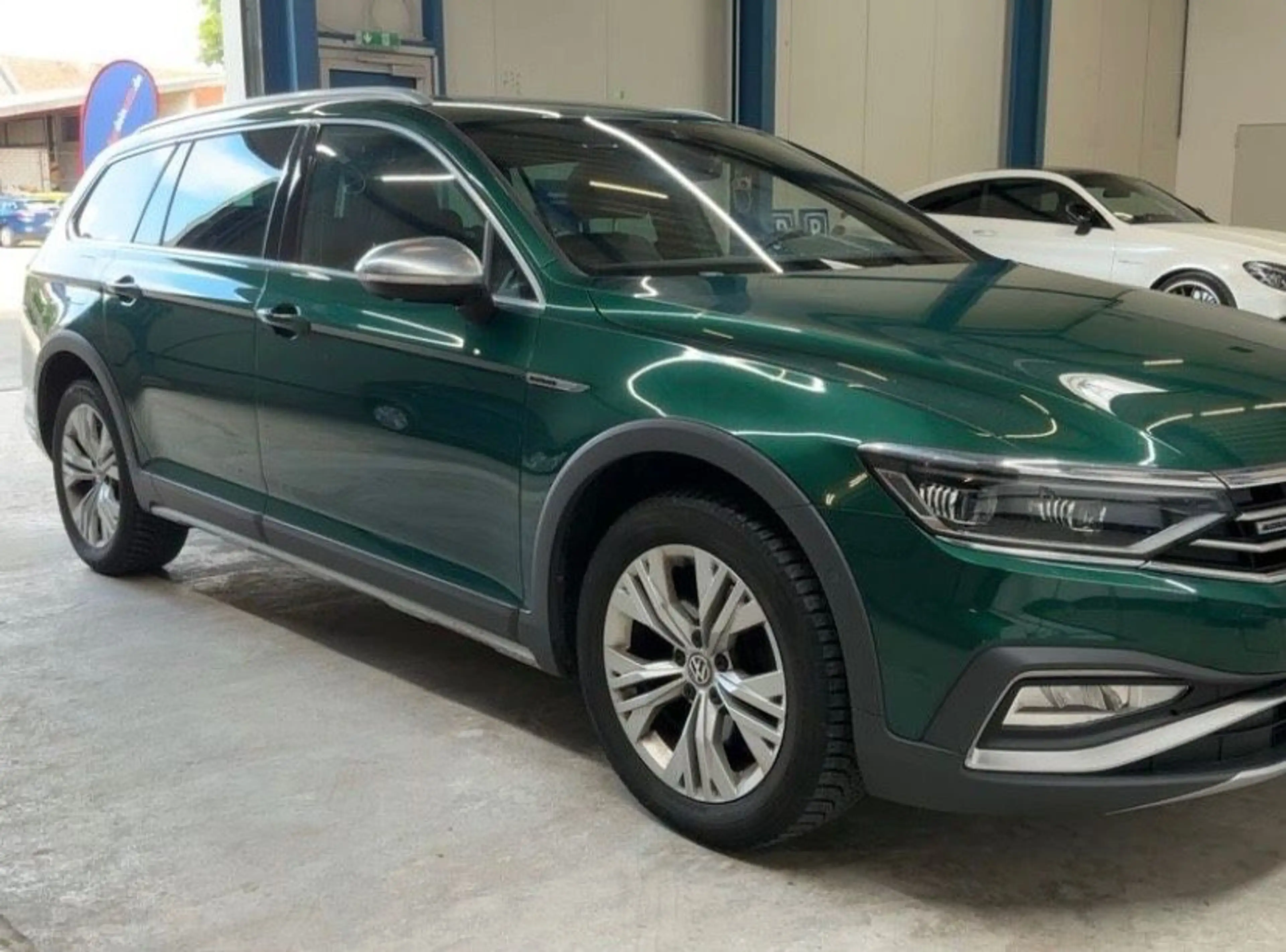 Volkswagen Passat Alltrack — photo 2