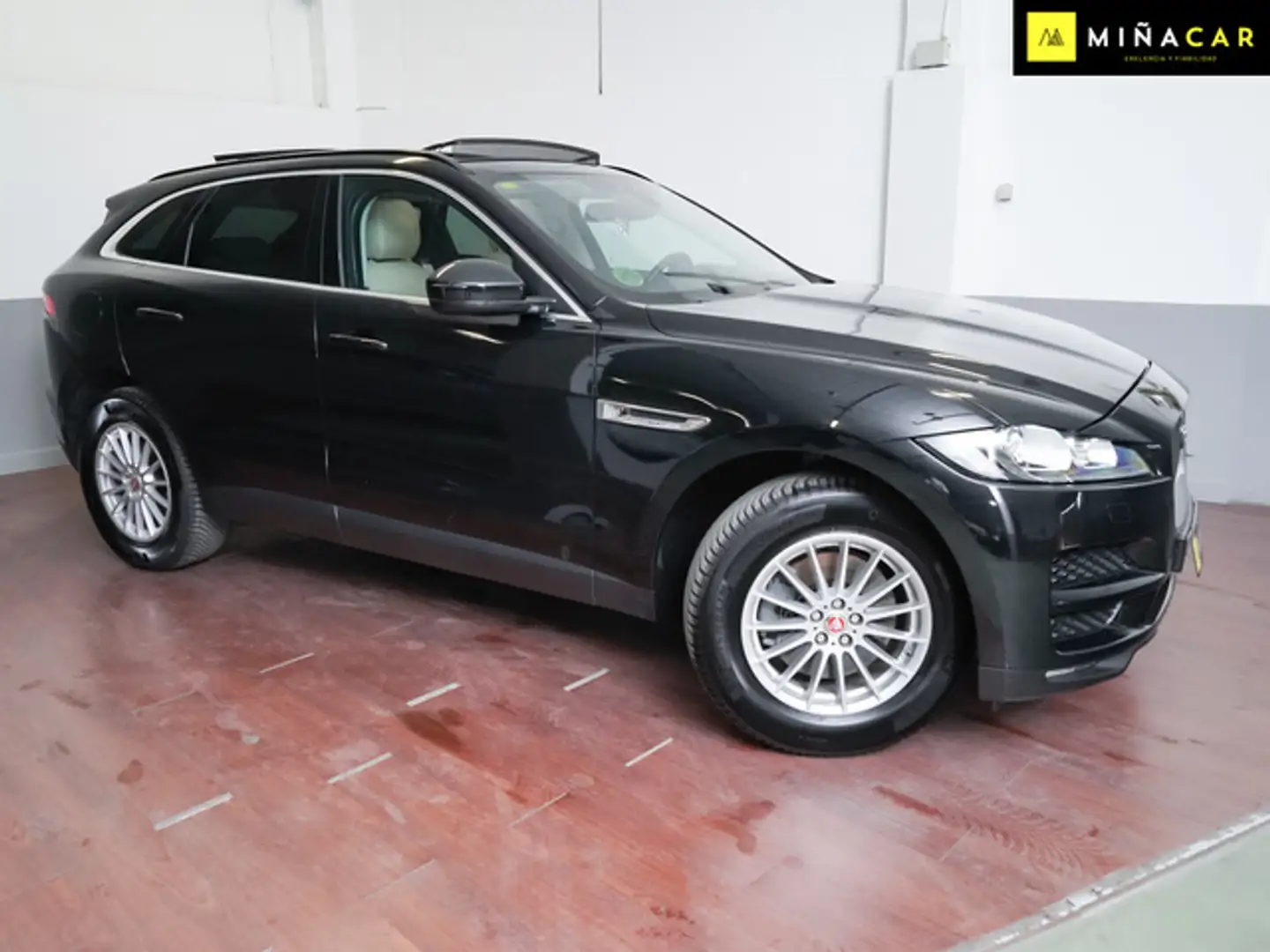 Jaguar F-Pace 3.0TDV6 Prestige Aut. AWD Schwarz - 2