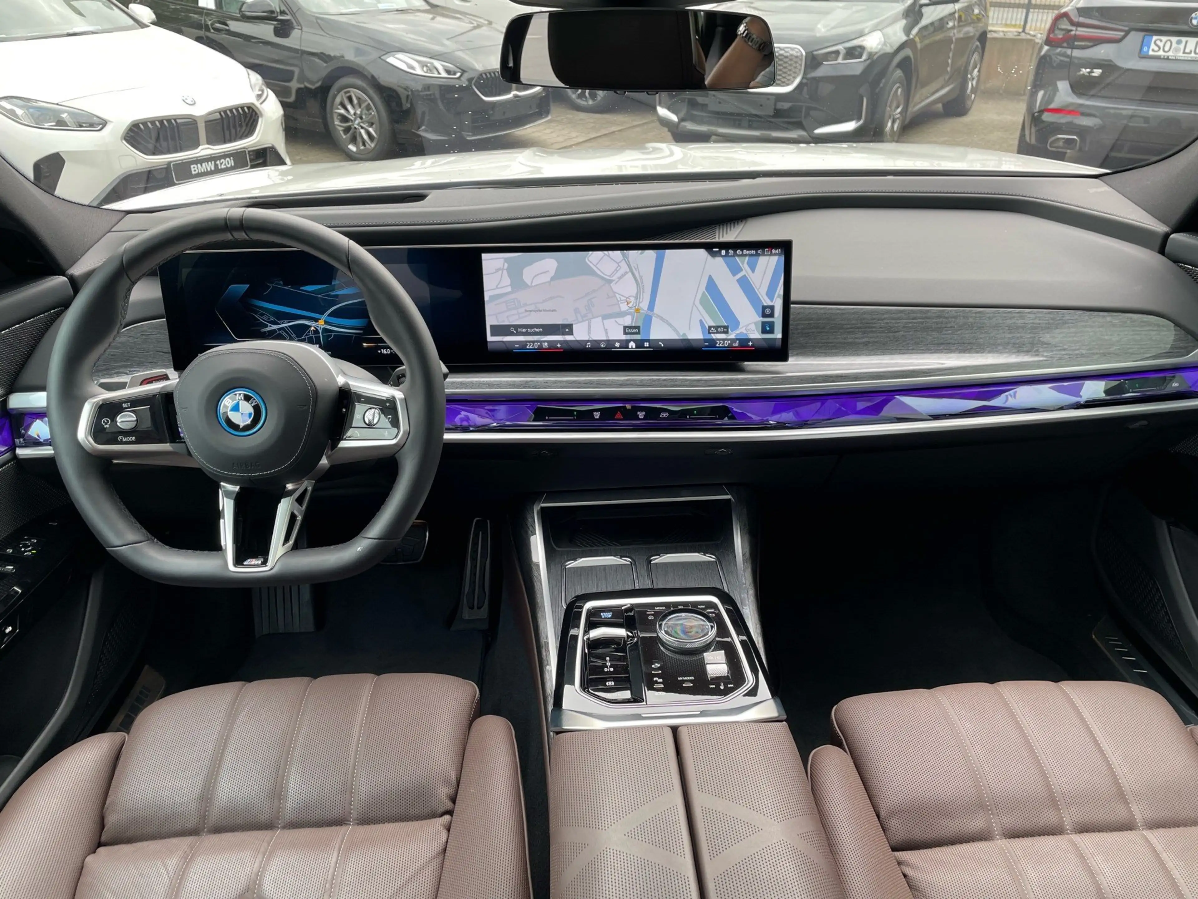 BMW i7 xDrive60 Limo M Sport || Sky Lounge Massage — photo 3